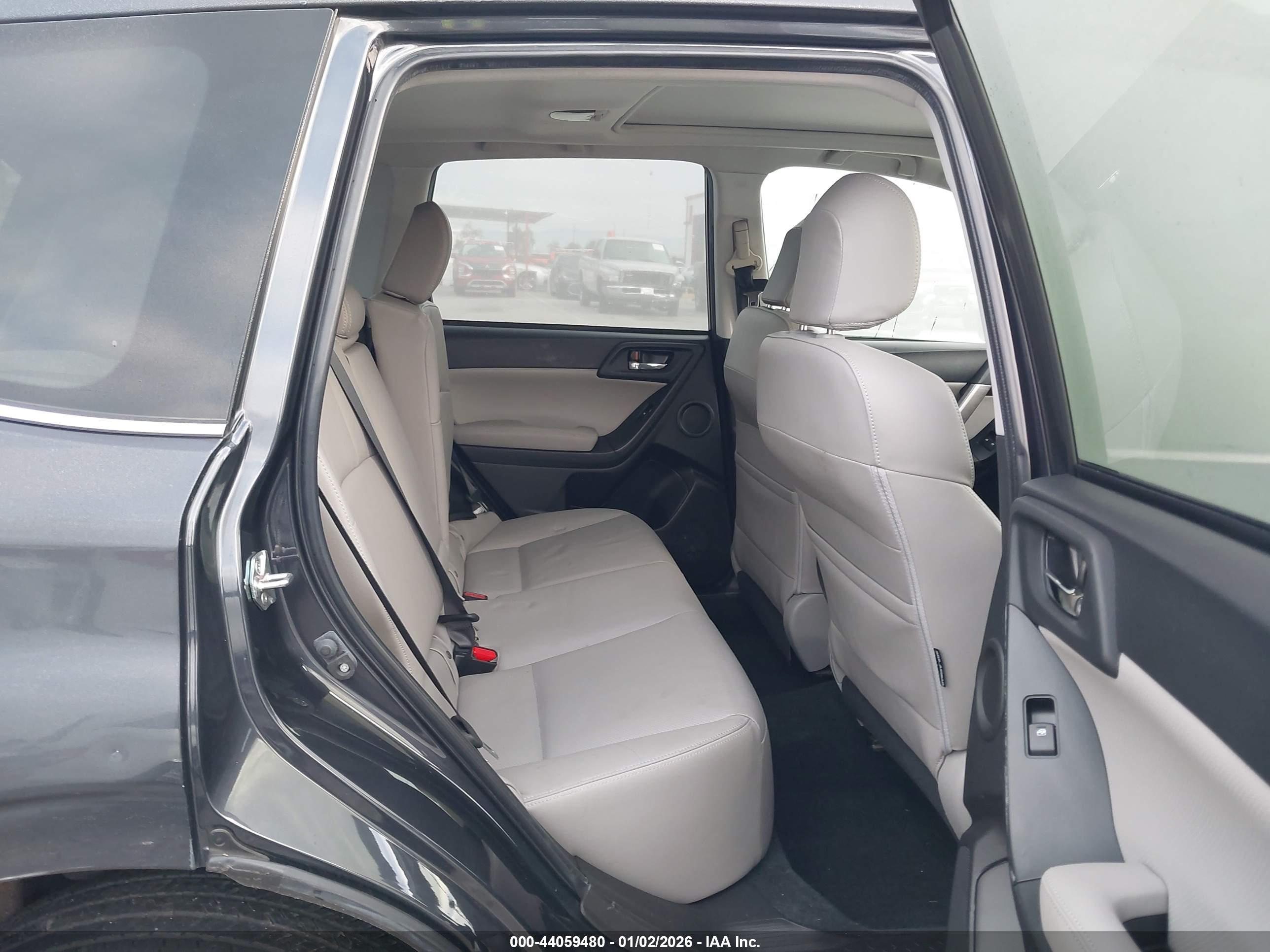 SUBARU FORESTER image 8