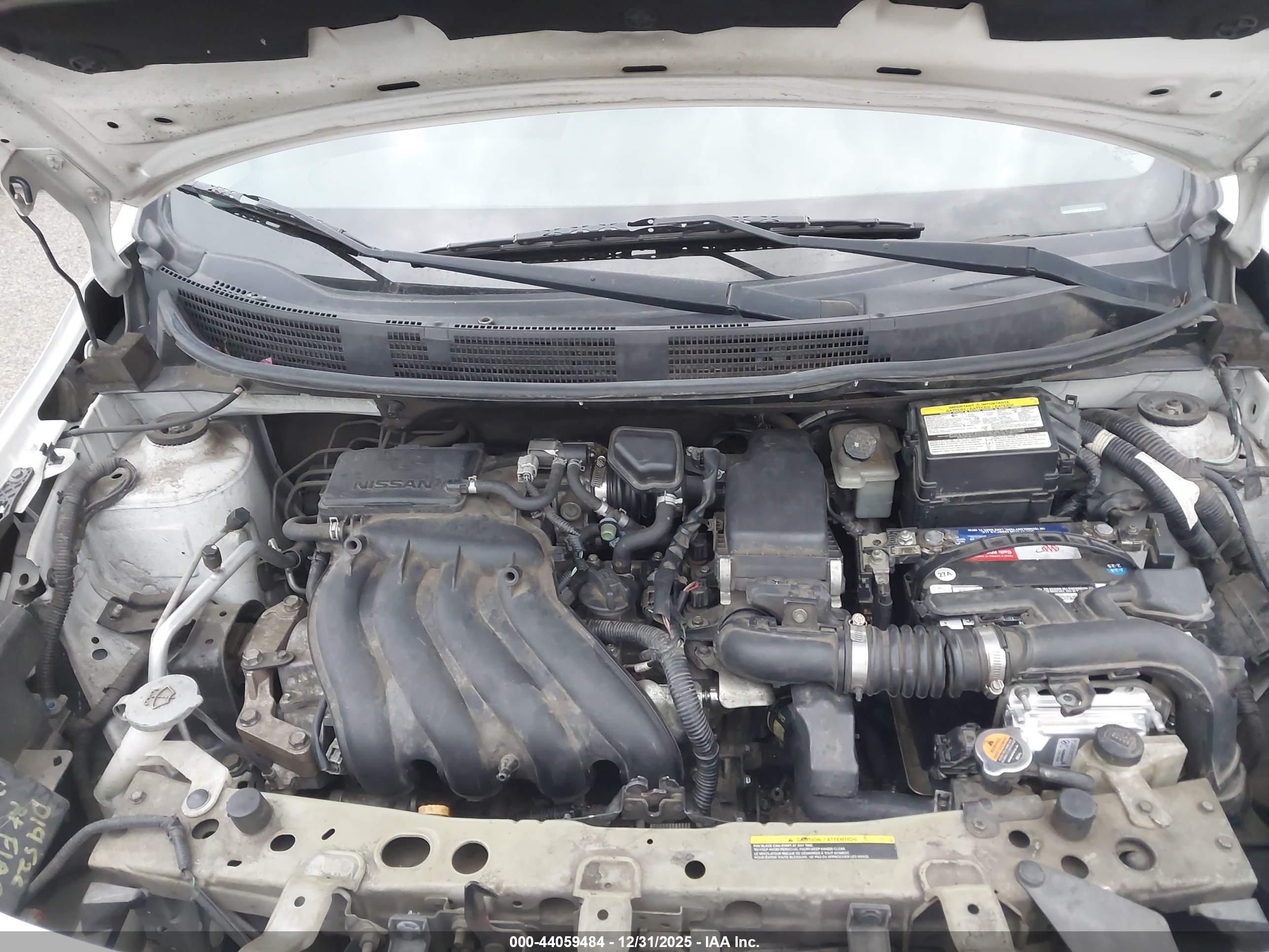 NISSAN VERSA image 10