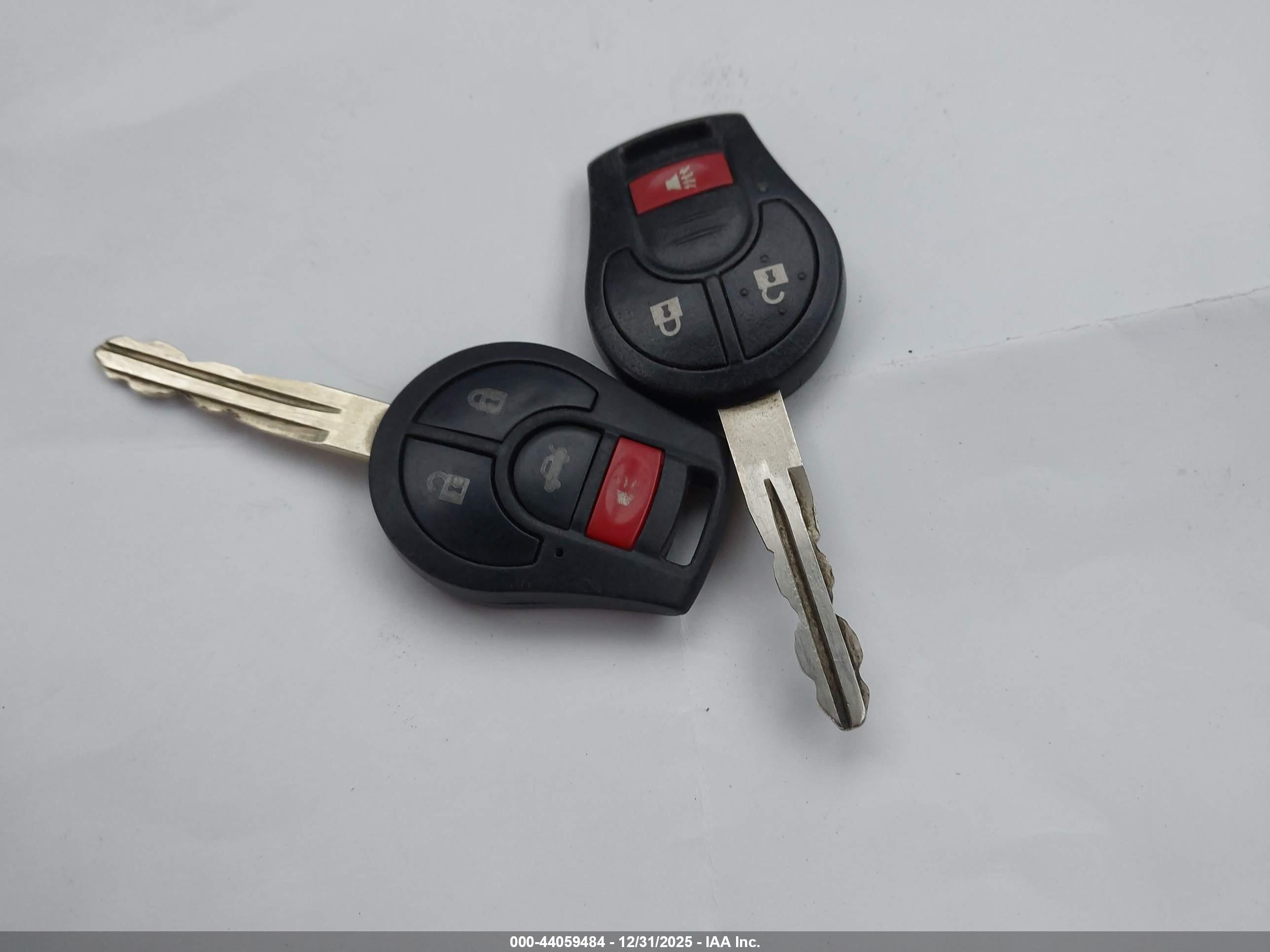NISSAN VERSA image 11