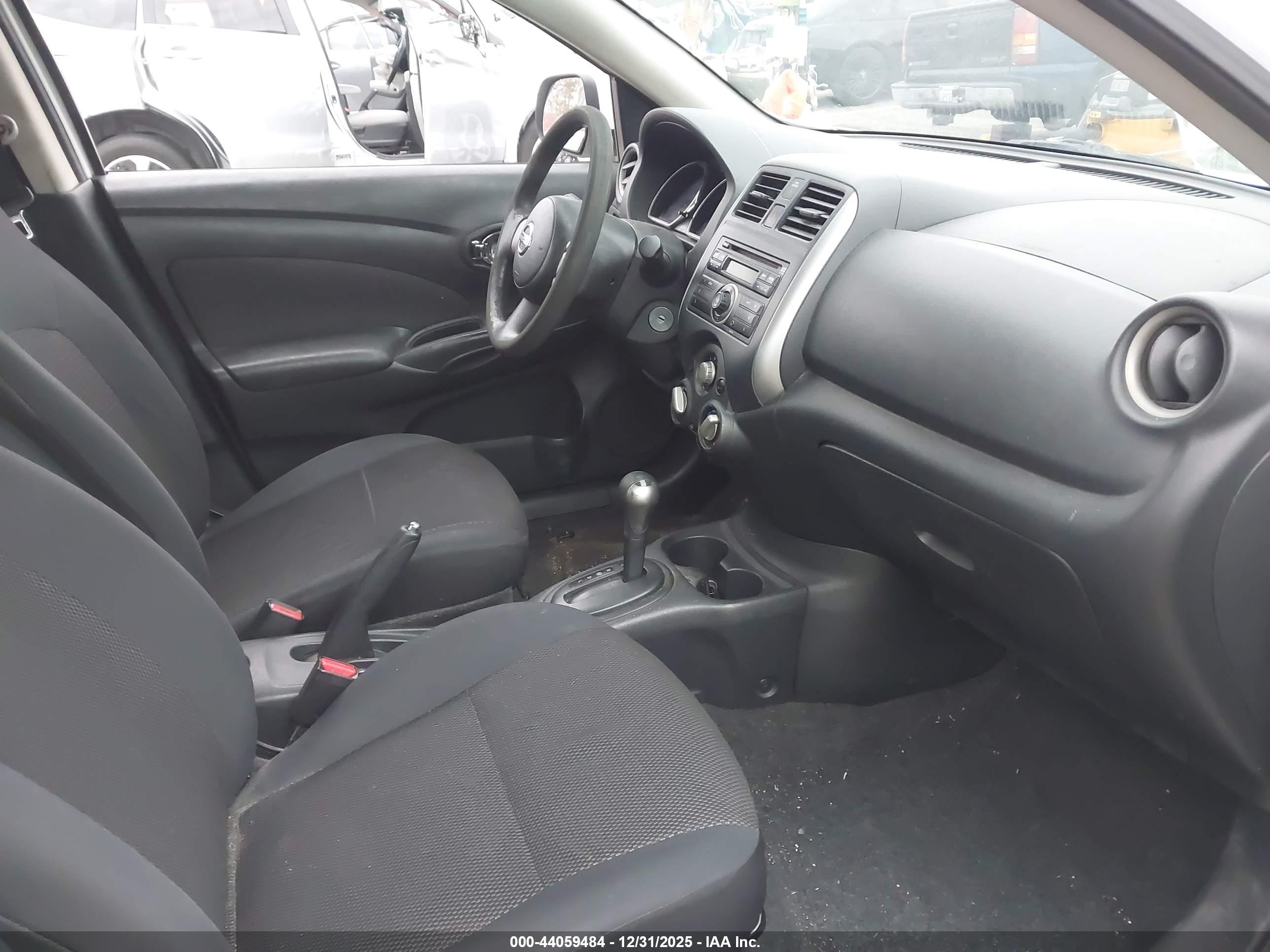 NISSAN VERSA image 5