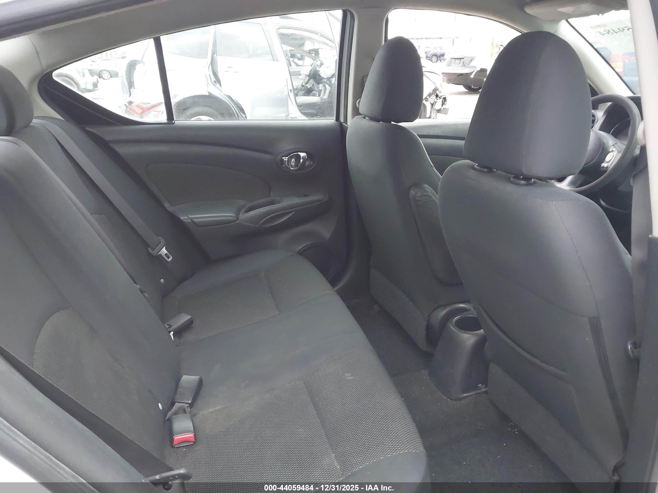 NISSAN VERSA image 8