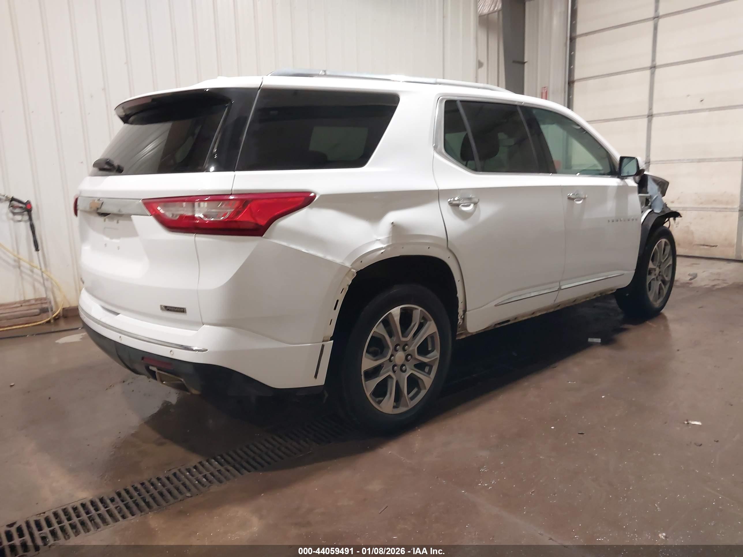 CHEVROLET TRAVERSE image 4
