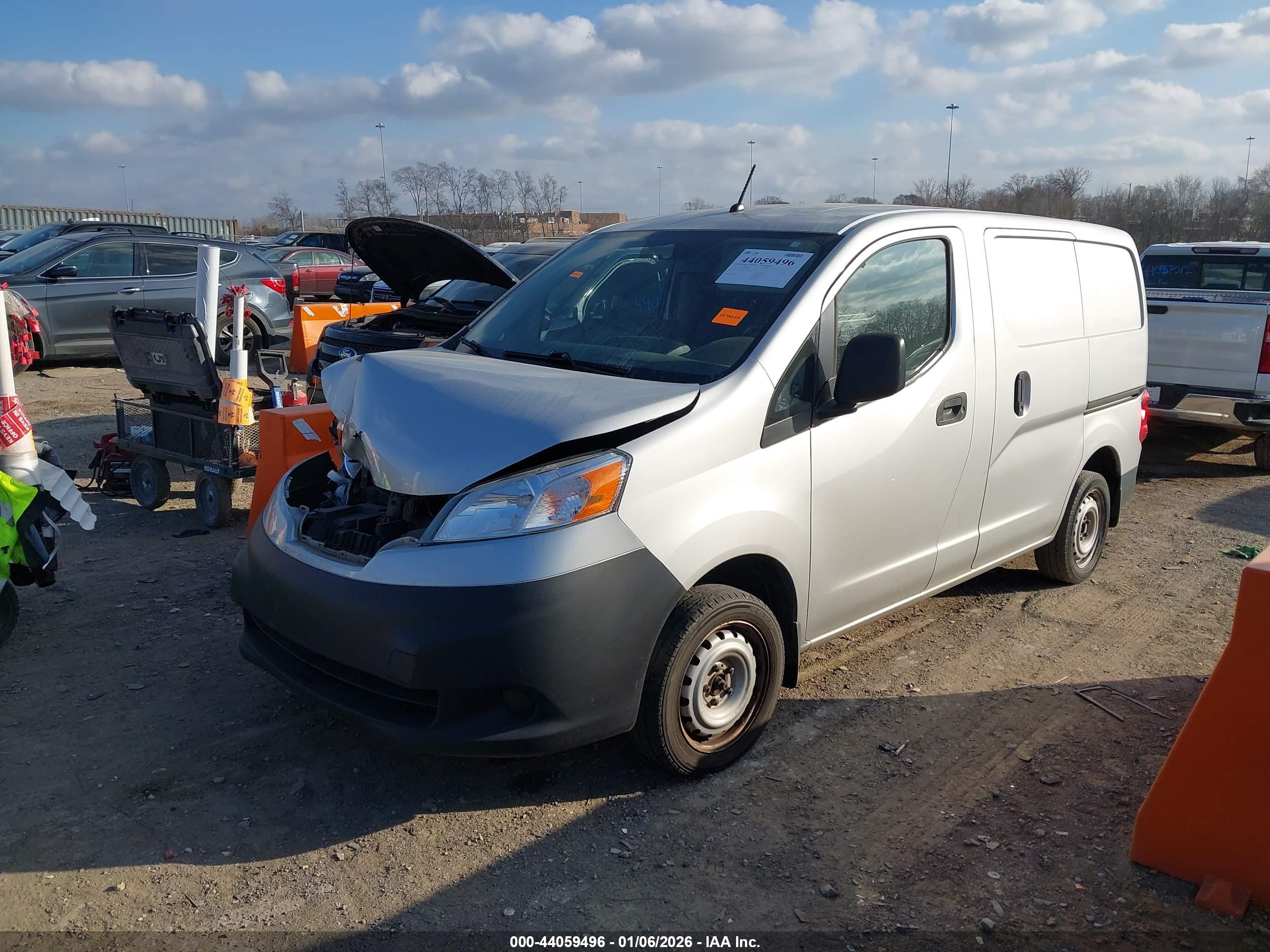 NISSAN NV200 image 2