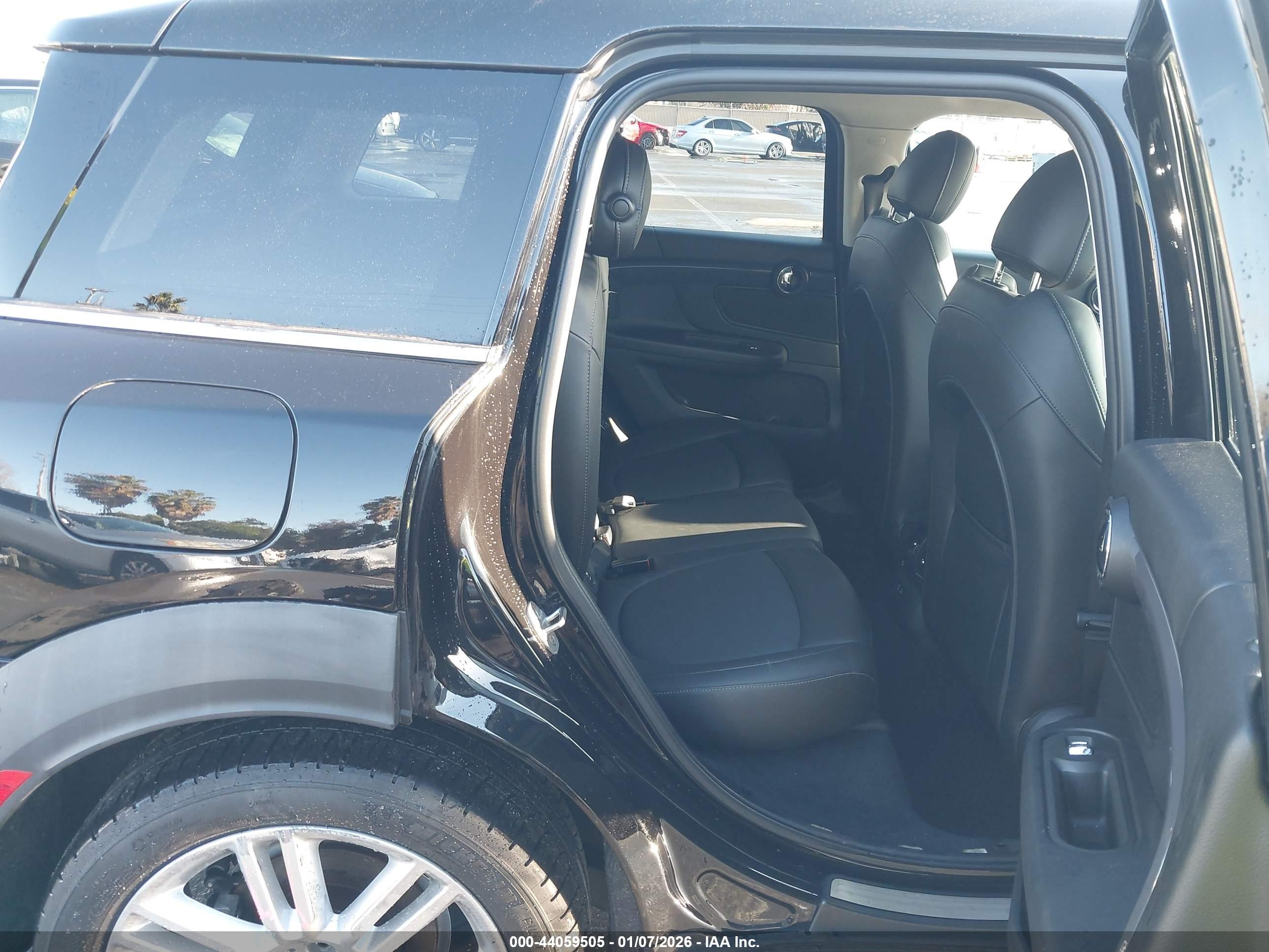 MINI COUNTRYMAN image 8