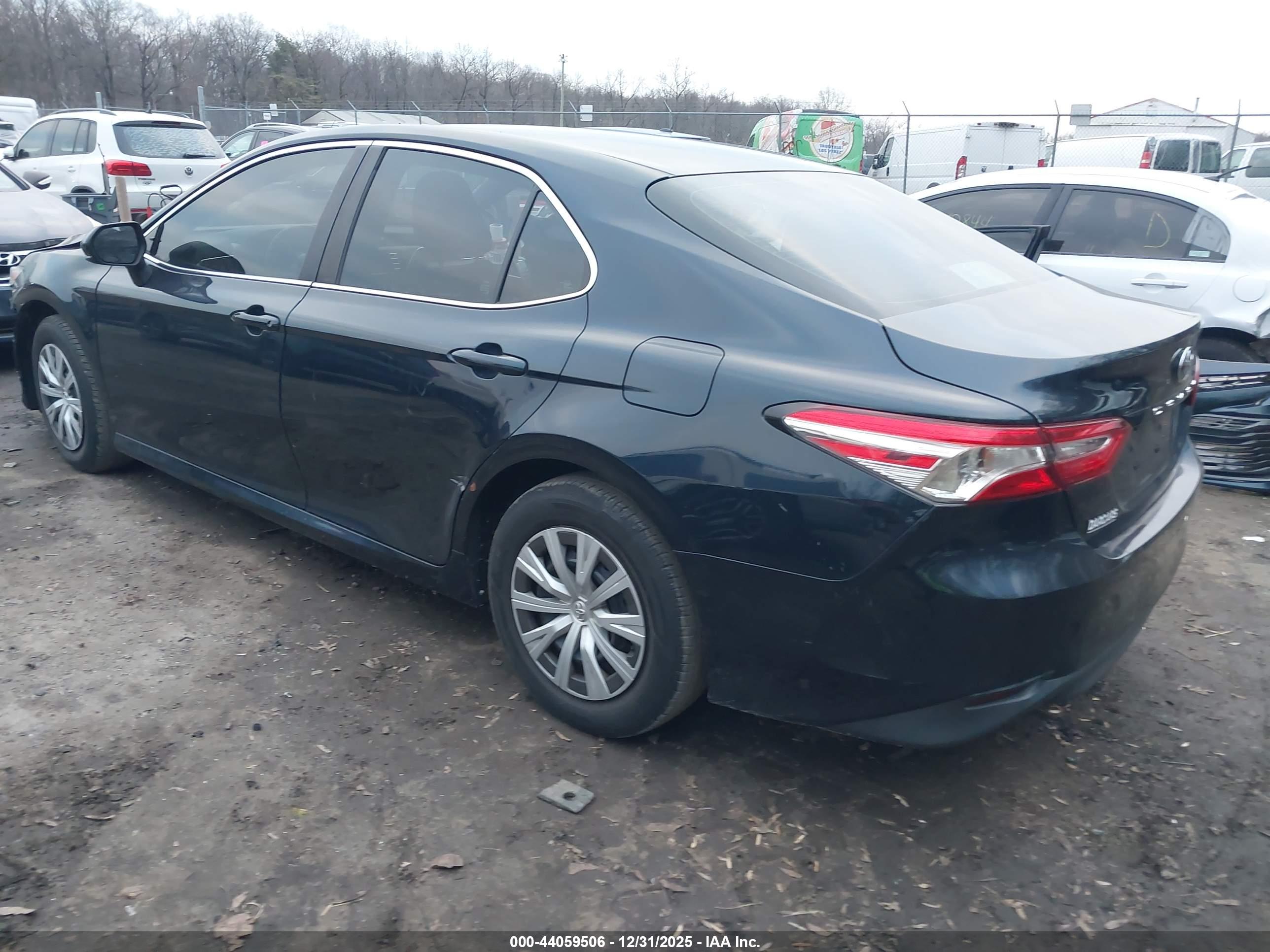 TOYOTA CAMRY image 3
