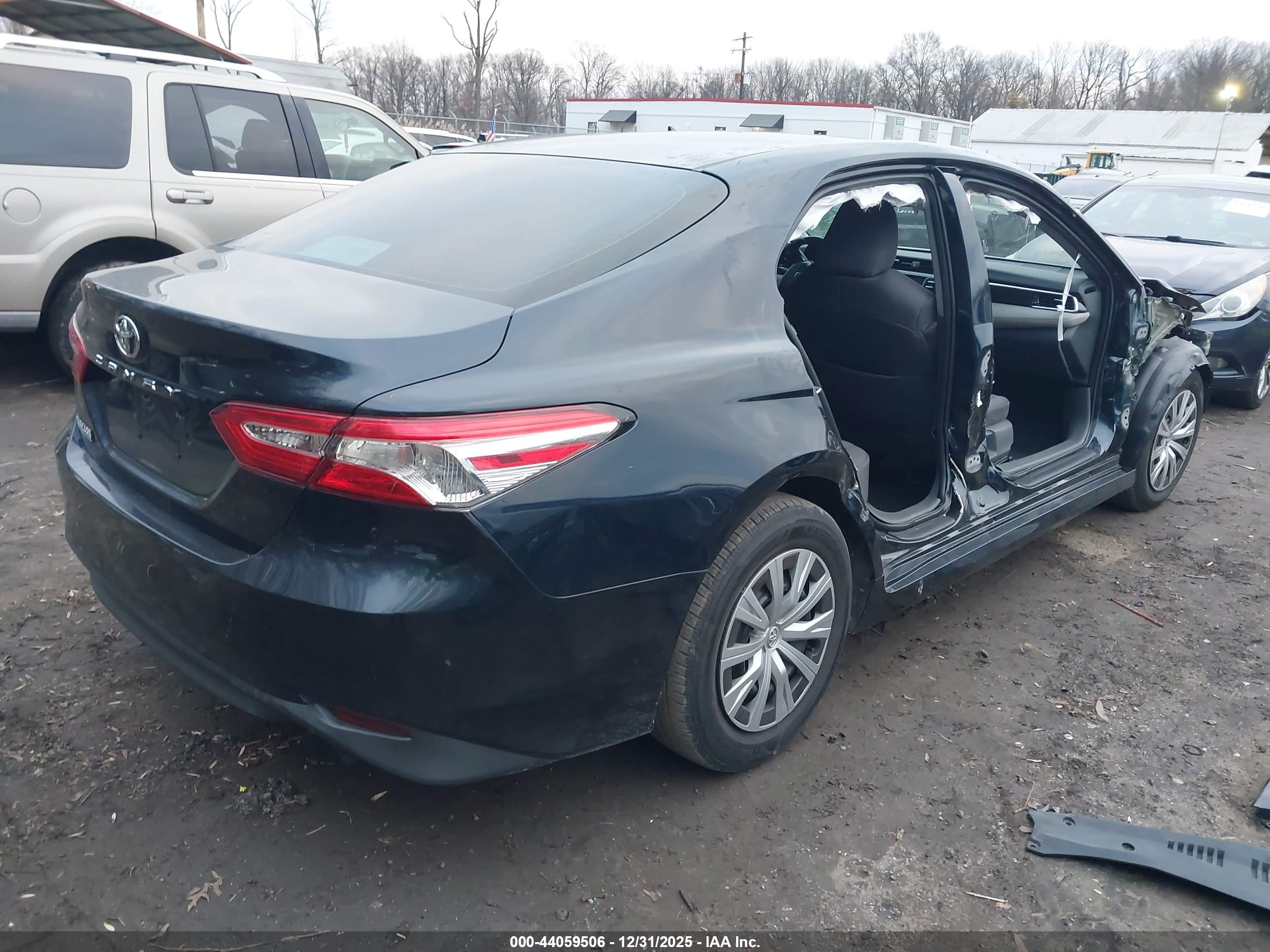 TOYOTA CAMRY image 4