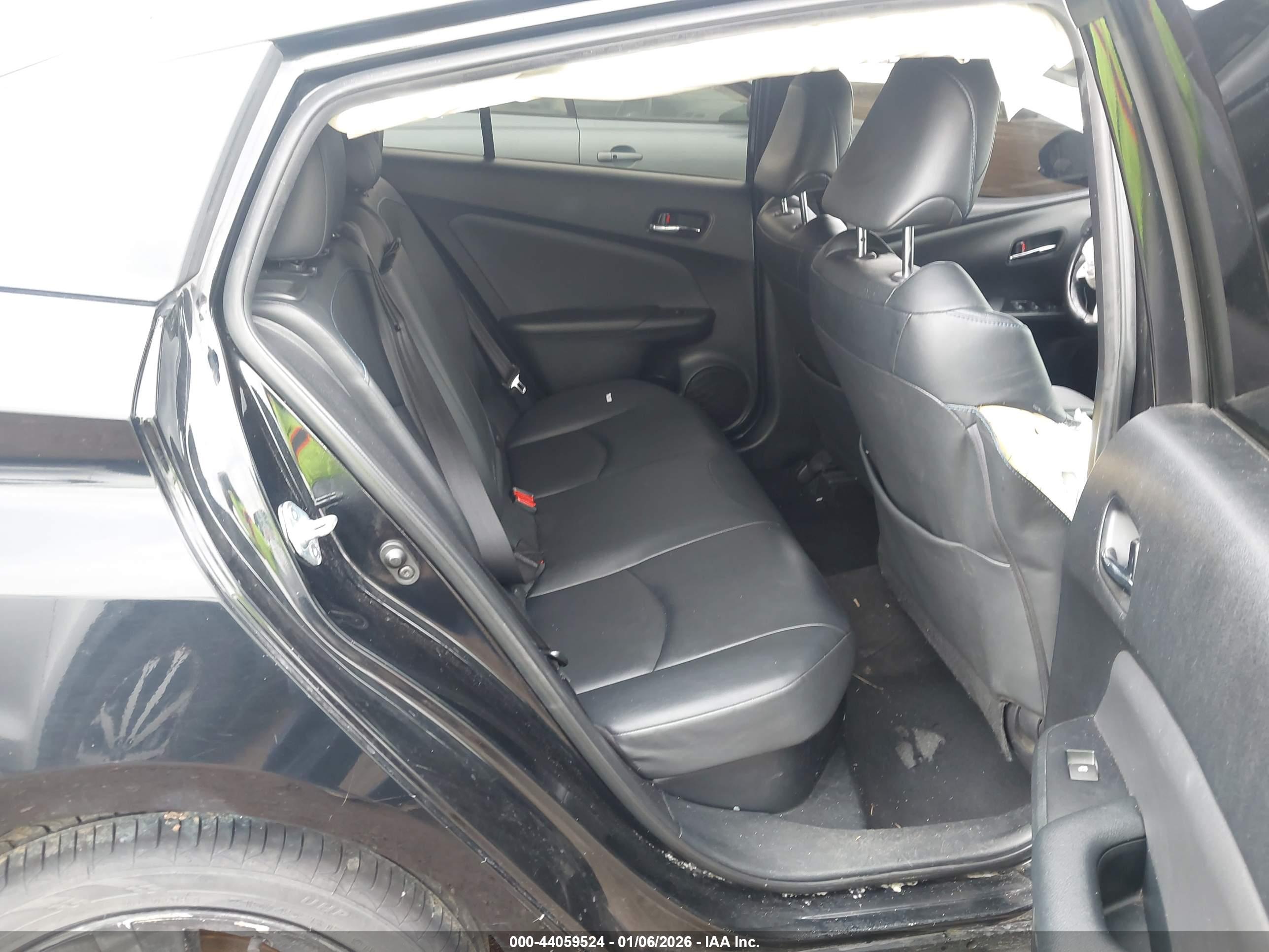 TOYOTA PRIUS image 8