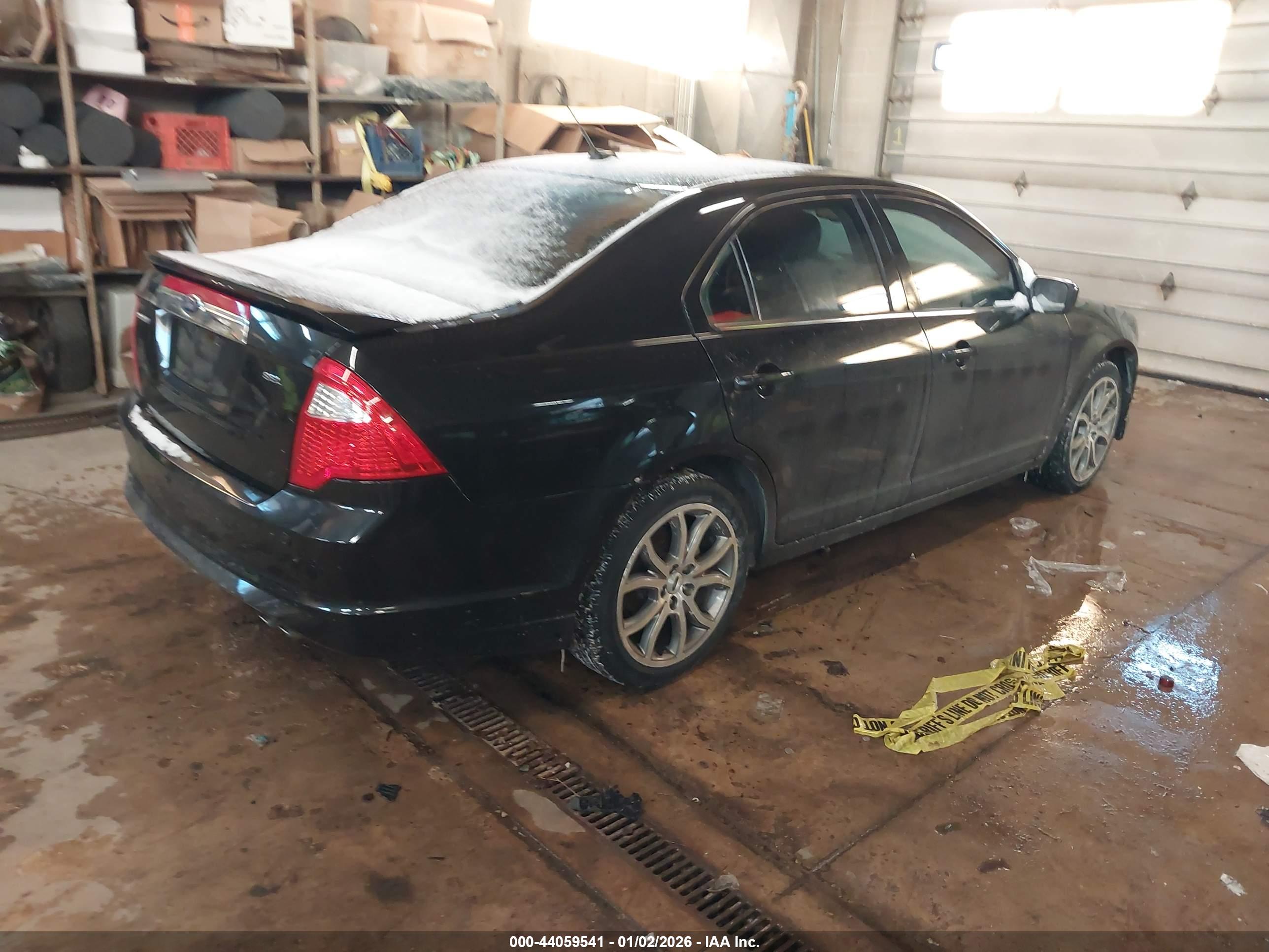 FORD FUSION image 4