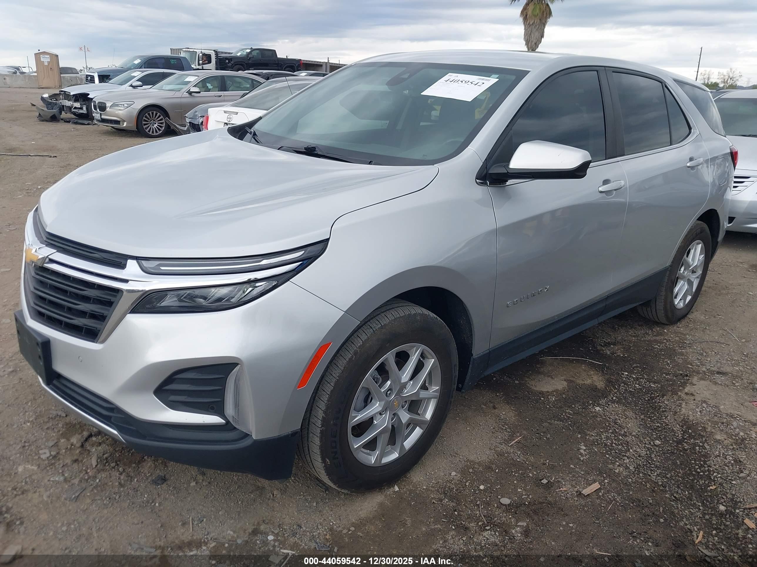 CHEVROLET EQUINOX image 2