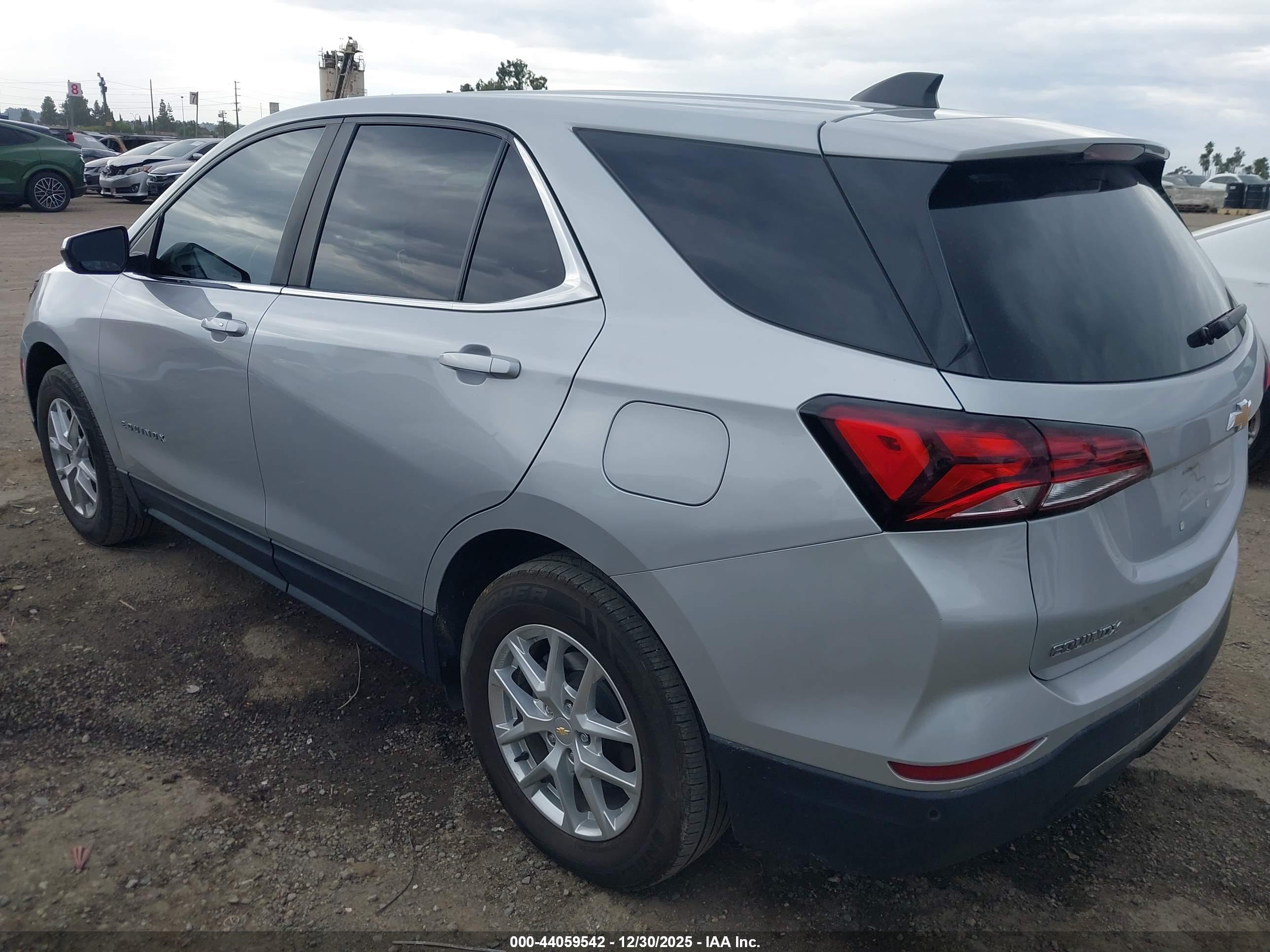 CHEVROLET EQUINOX image 3