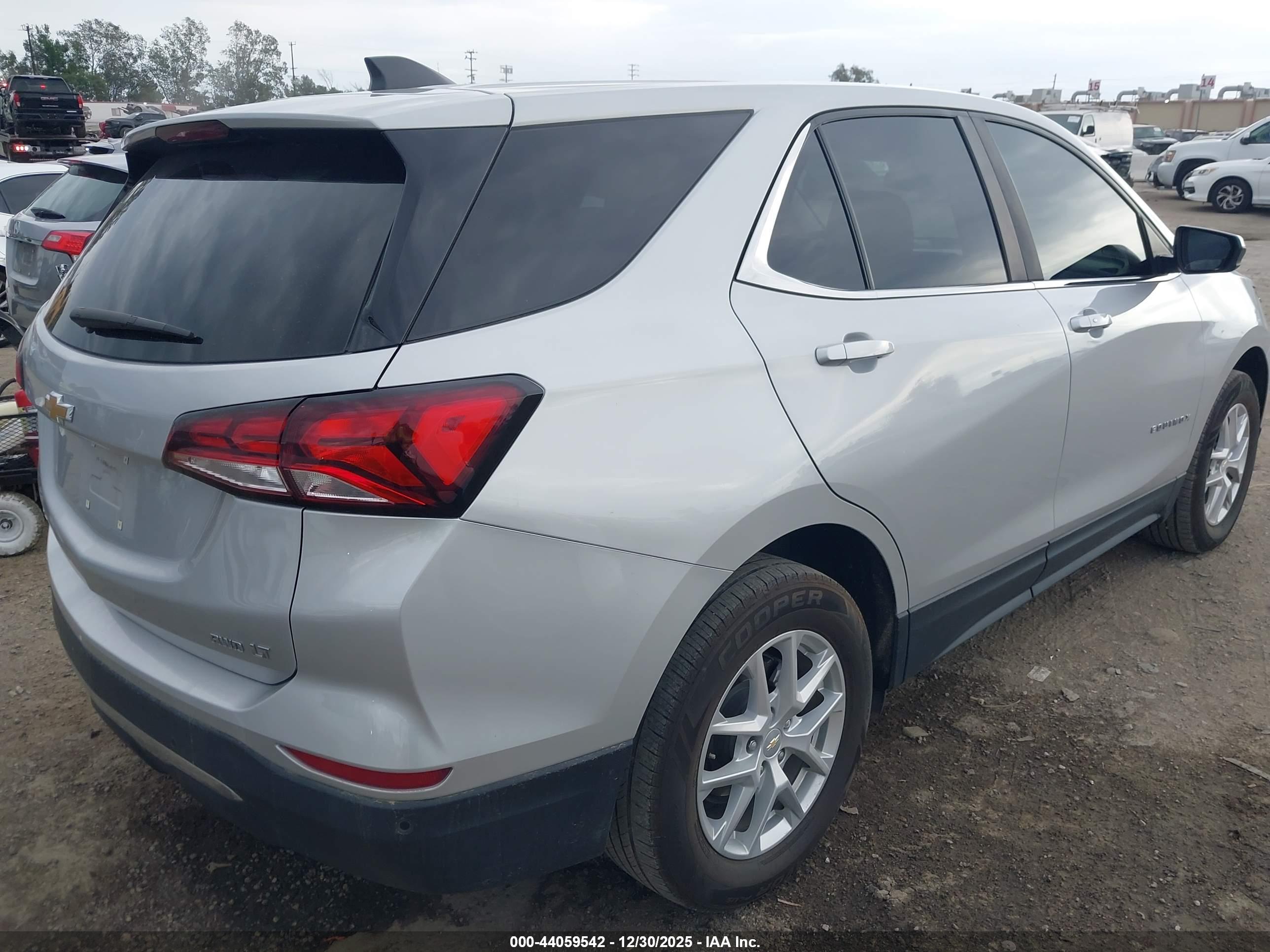 CHEVROLET EQUINOX image 4