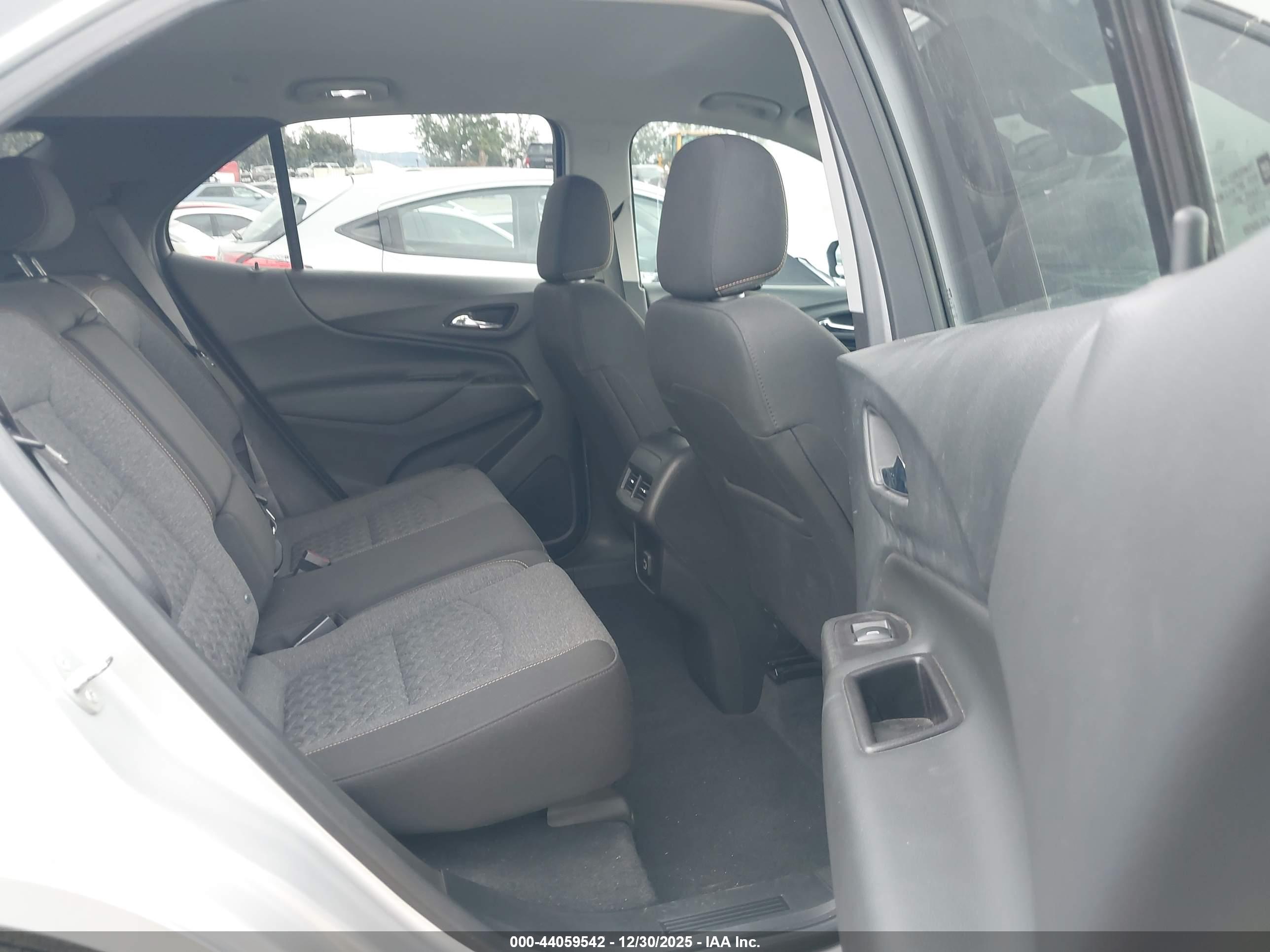CHEVROLET EQUINOX image 8