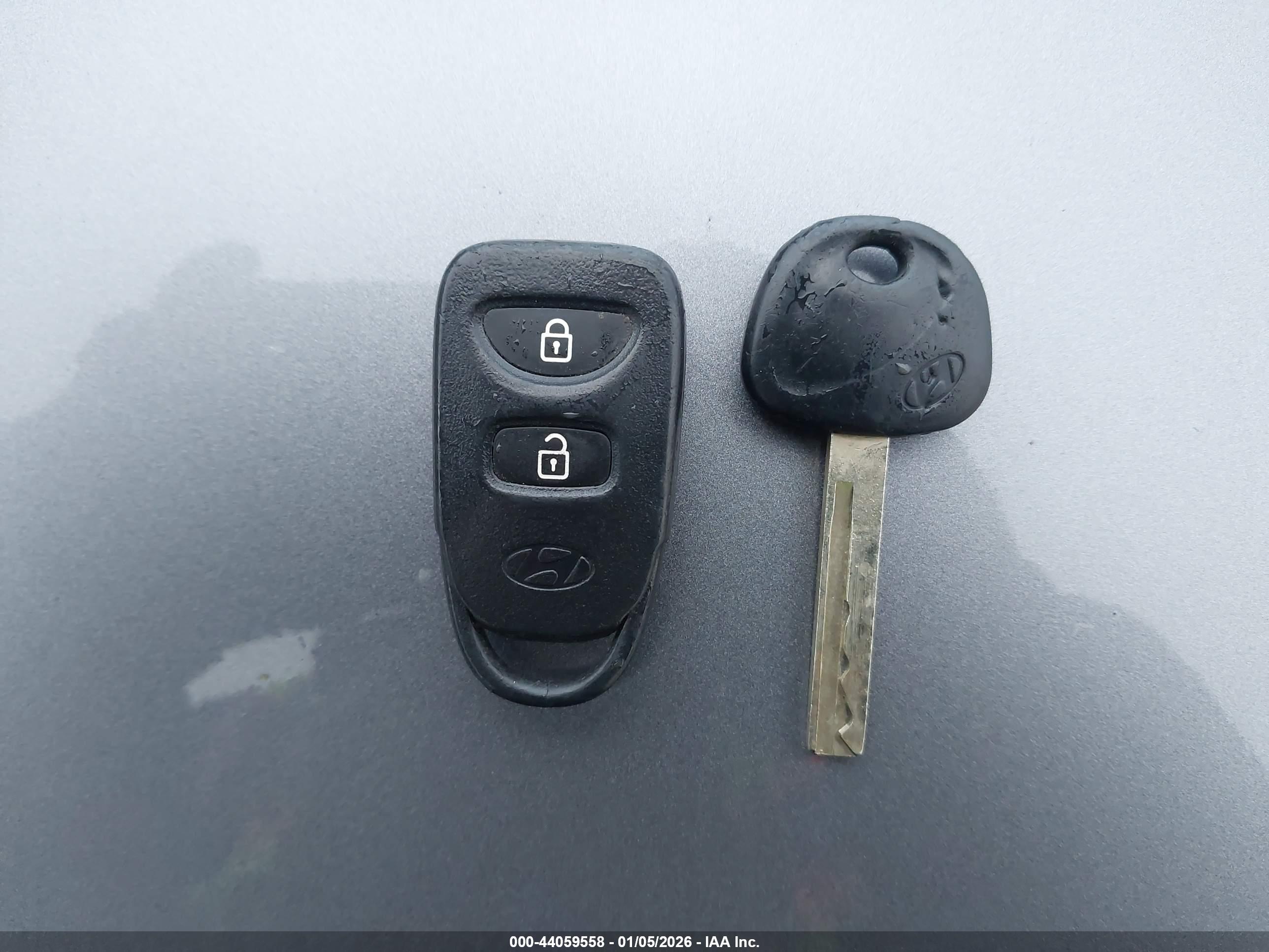 HYUNDAI ACCENT image 11