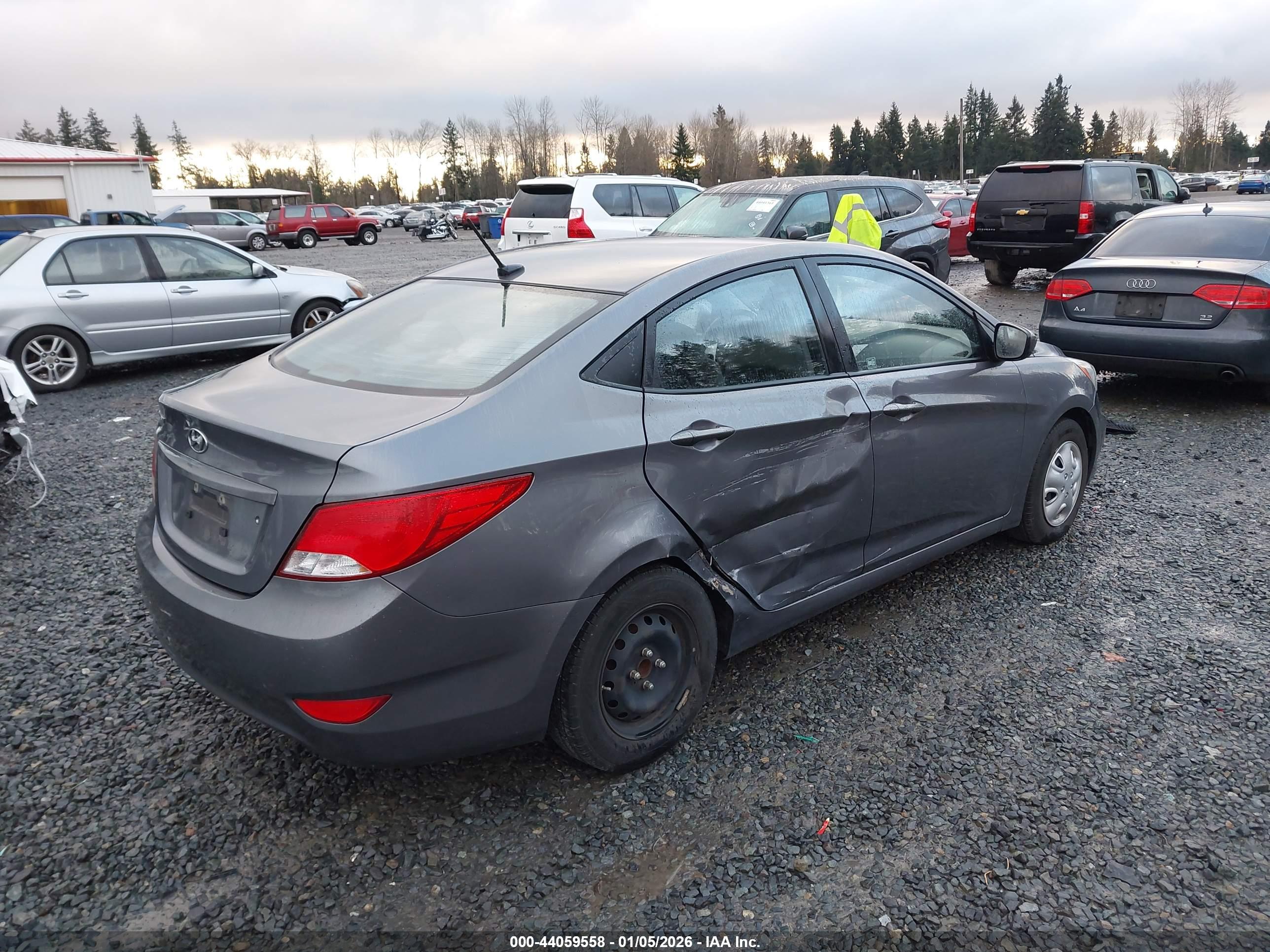 HYUNDAI ACCENT image 4