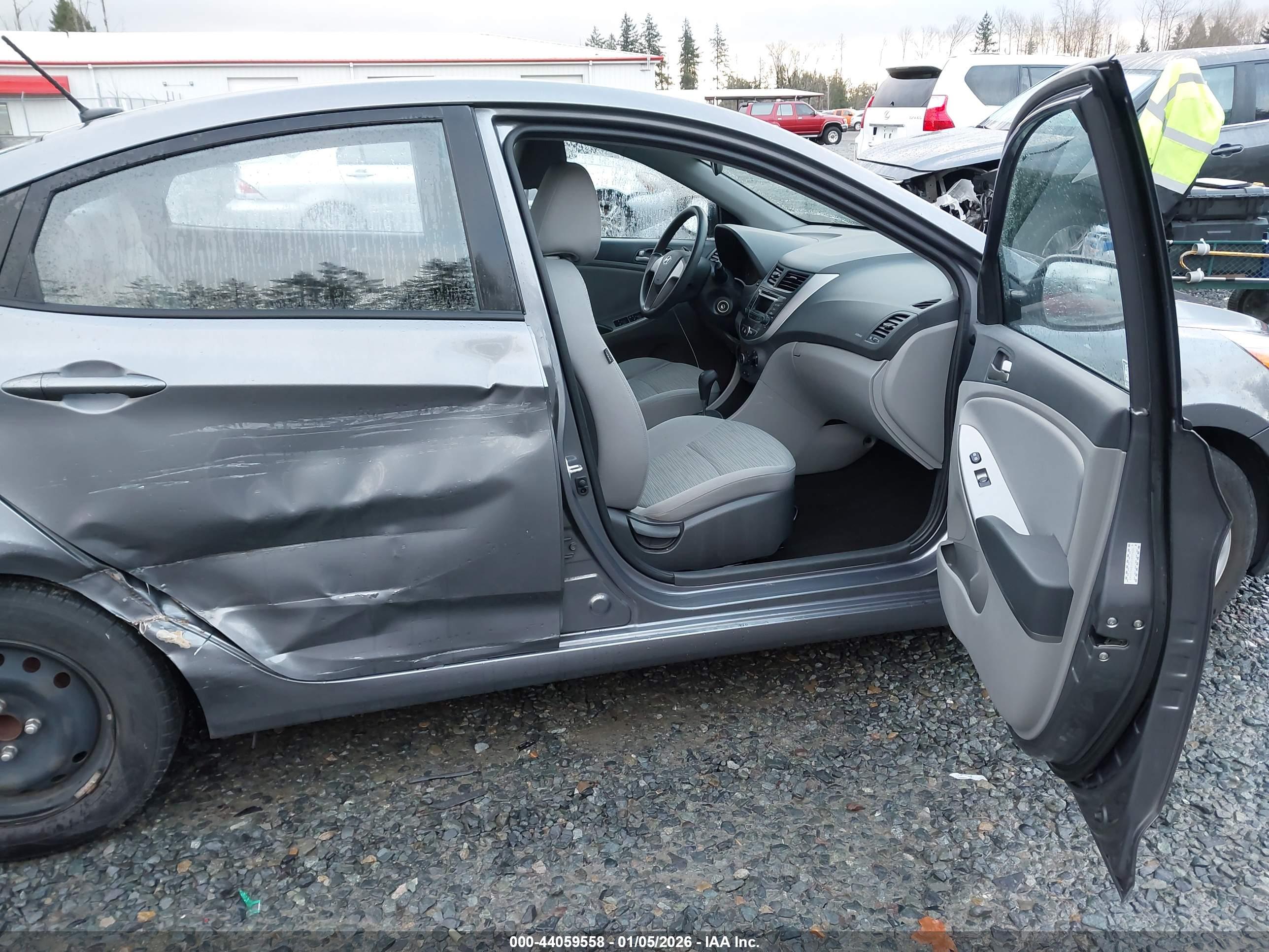 HYUNDAI ACCENT image 5