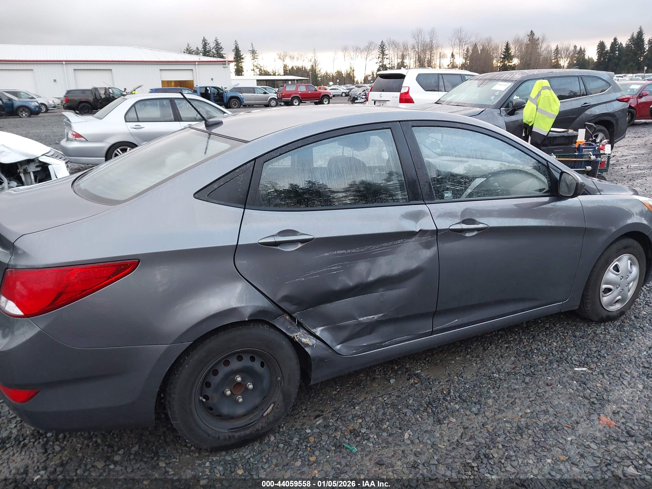 HYUNDAI ACCENT image 6