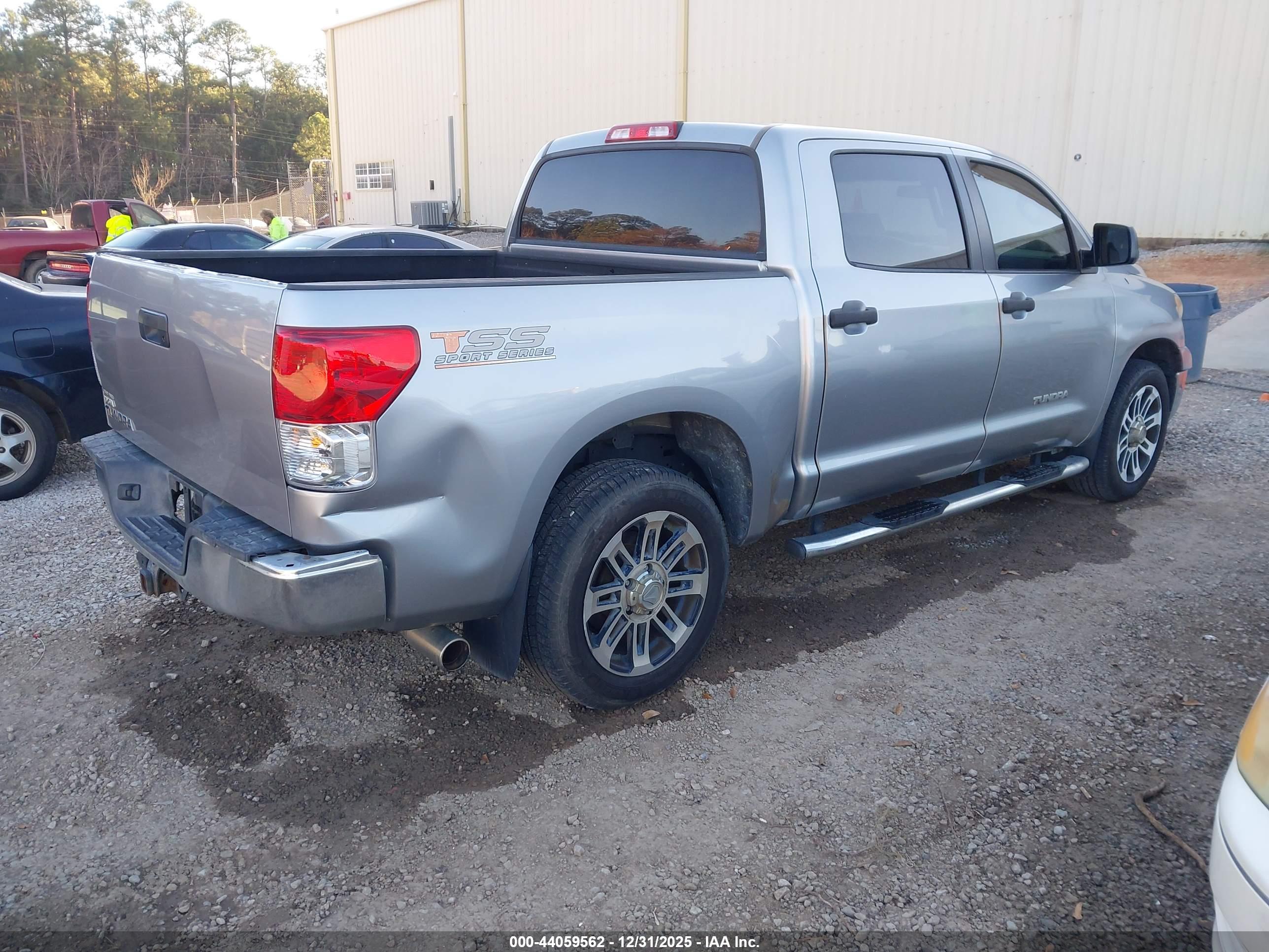 TOYOTA TUNDRA image 4
