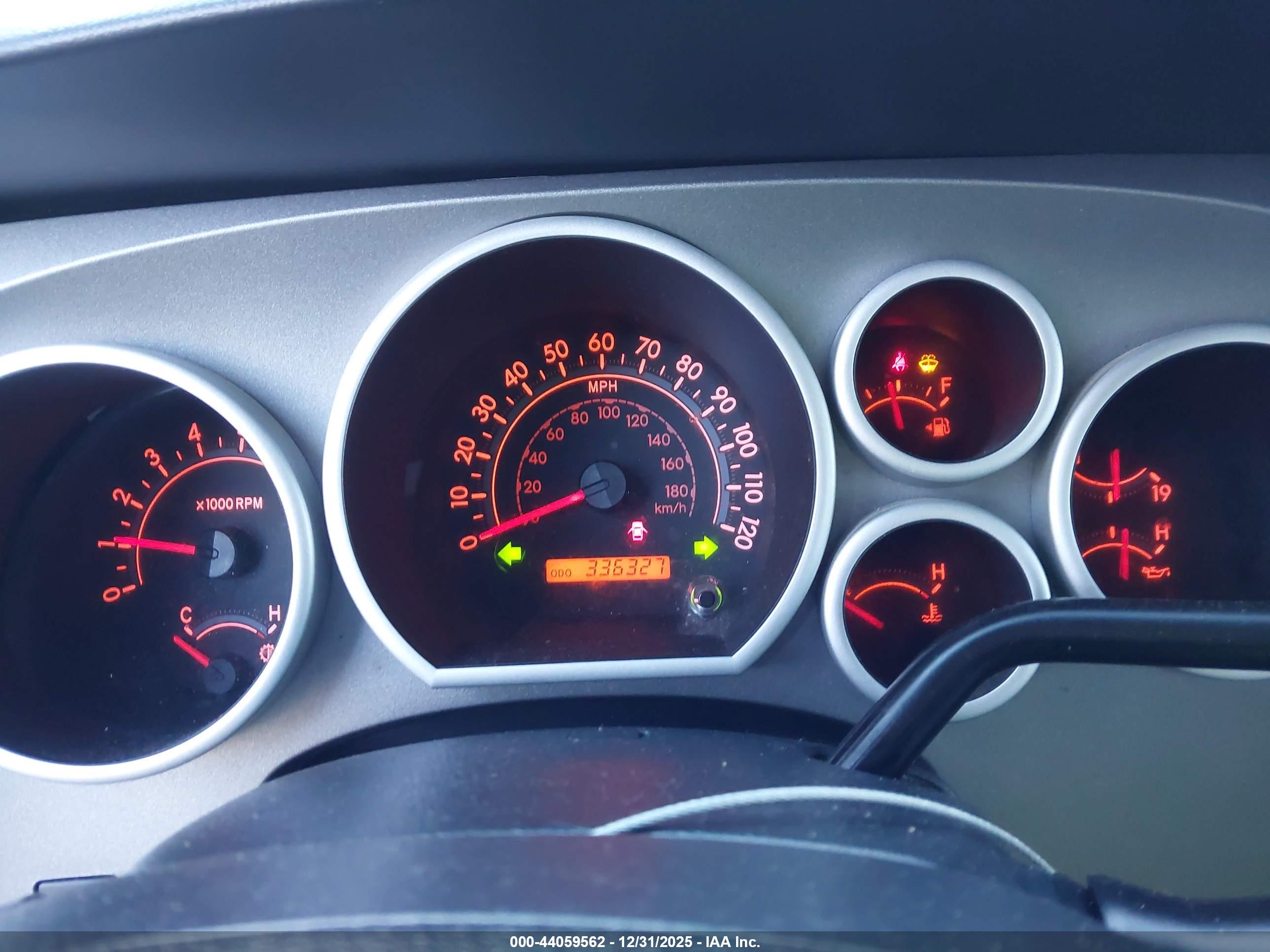 TOYOTA TUNDRA image 7