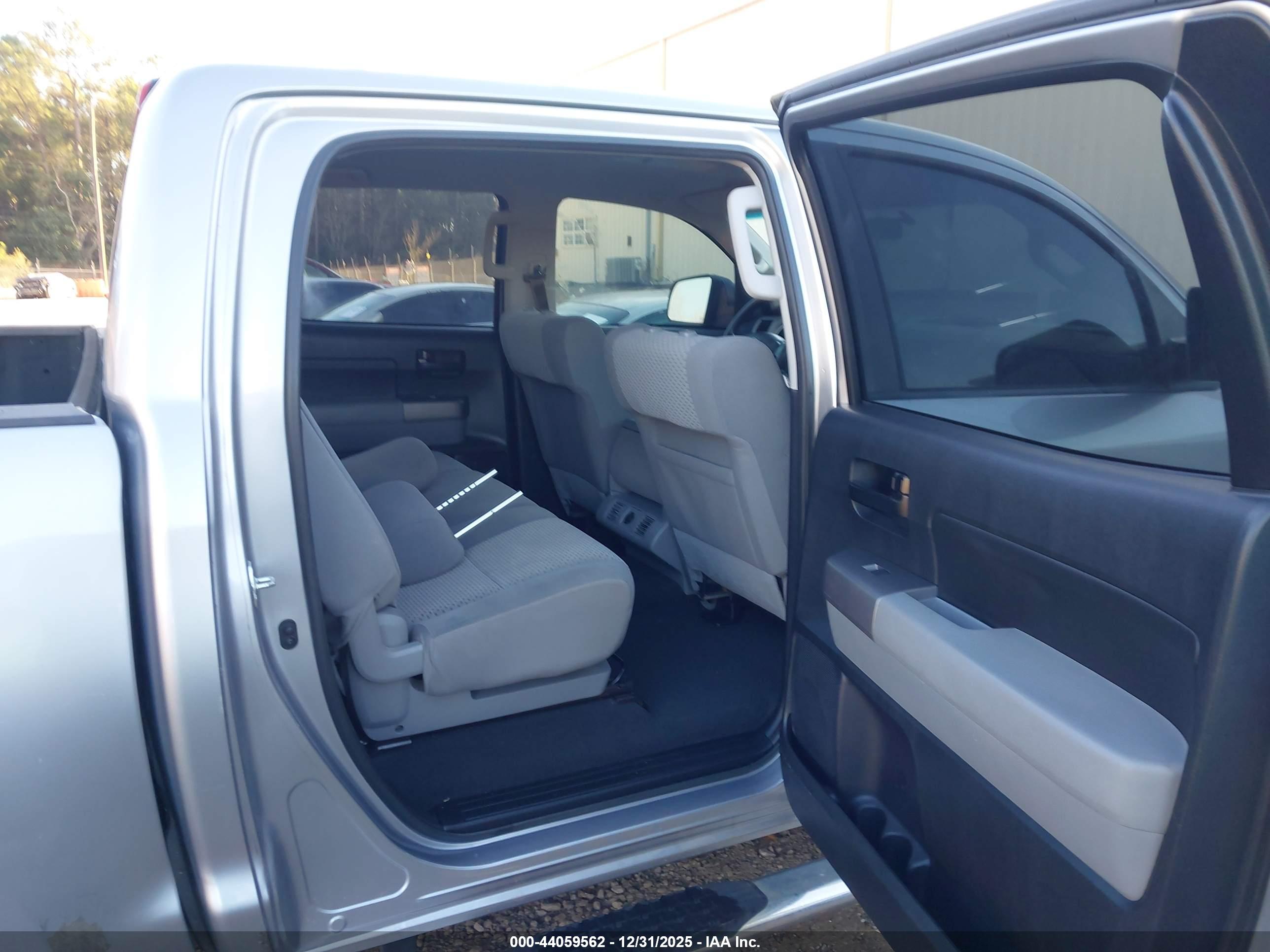 TOYOTA TUNDRA image 8