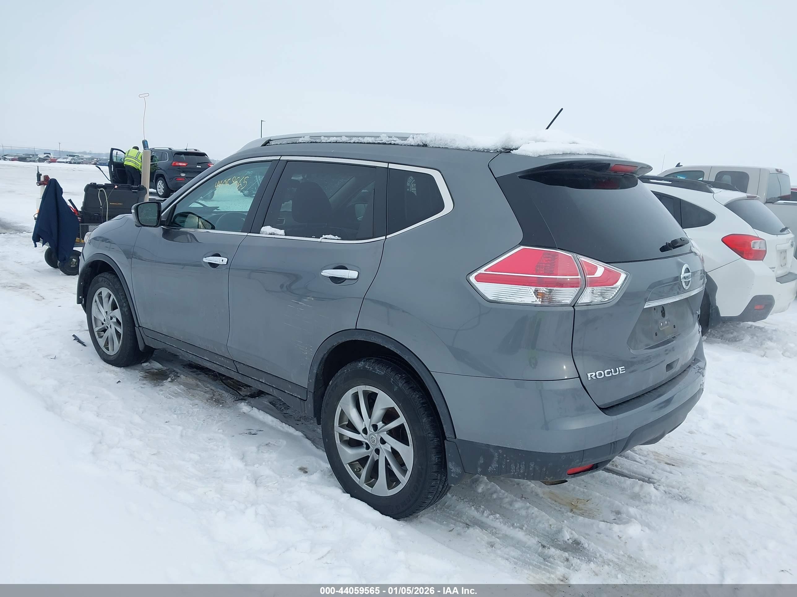 NISSAN ROGUE image 3