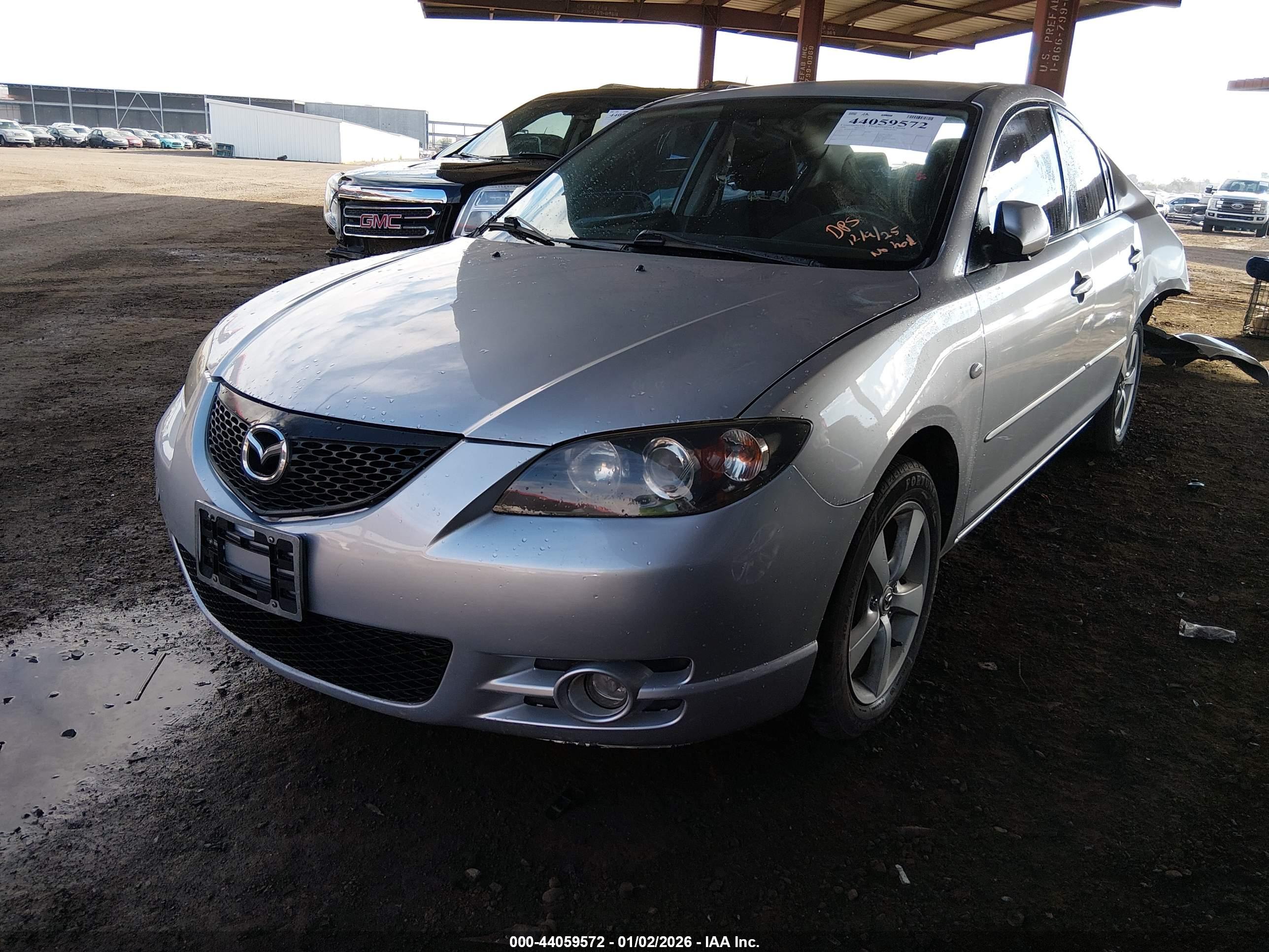 MAZDA MAZDA3 image 2
