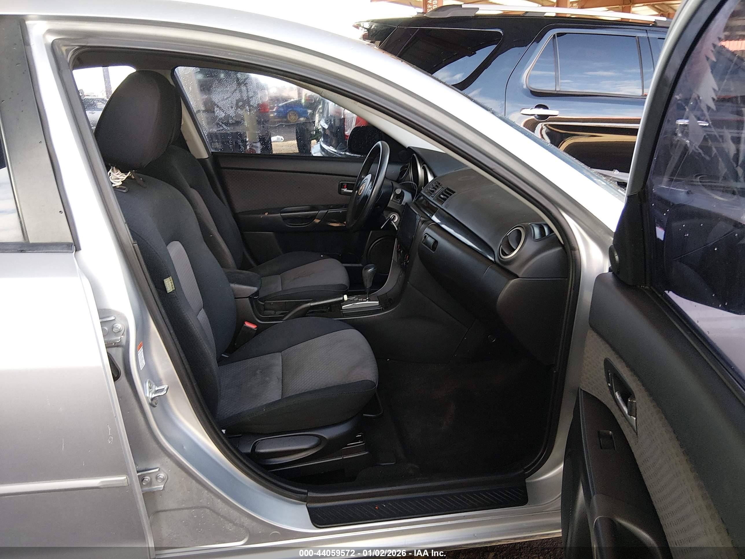 MAZDA MAZDA3 image 5