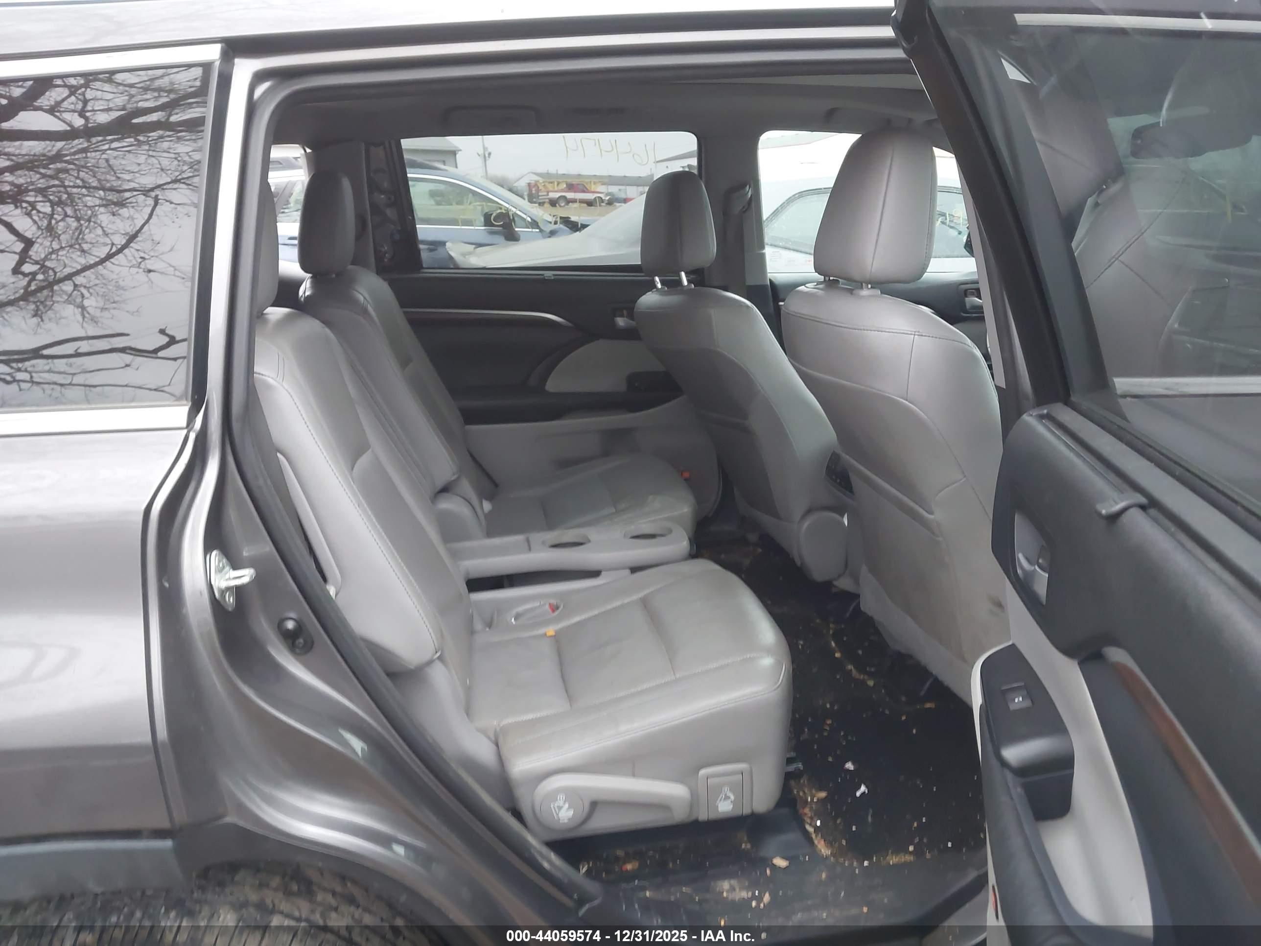 TOYOTA HIGHLANDER image 8