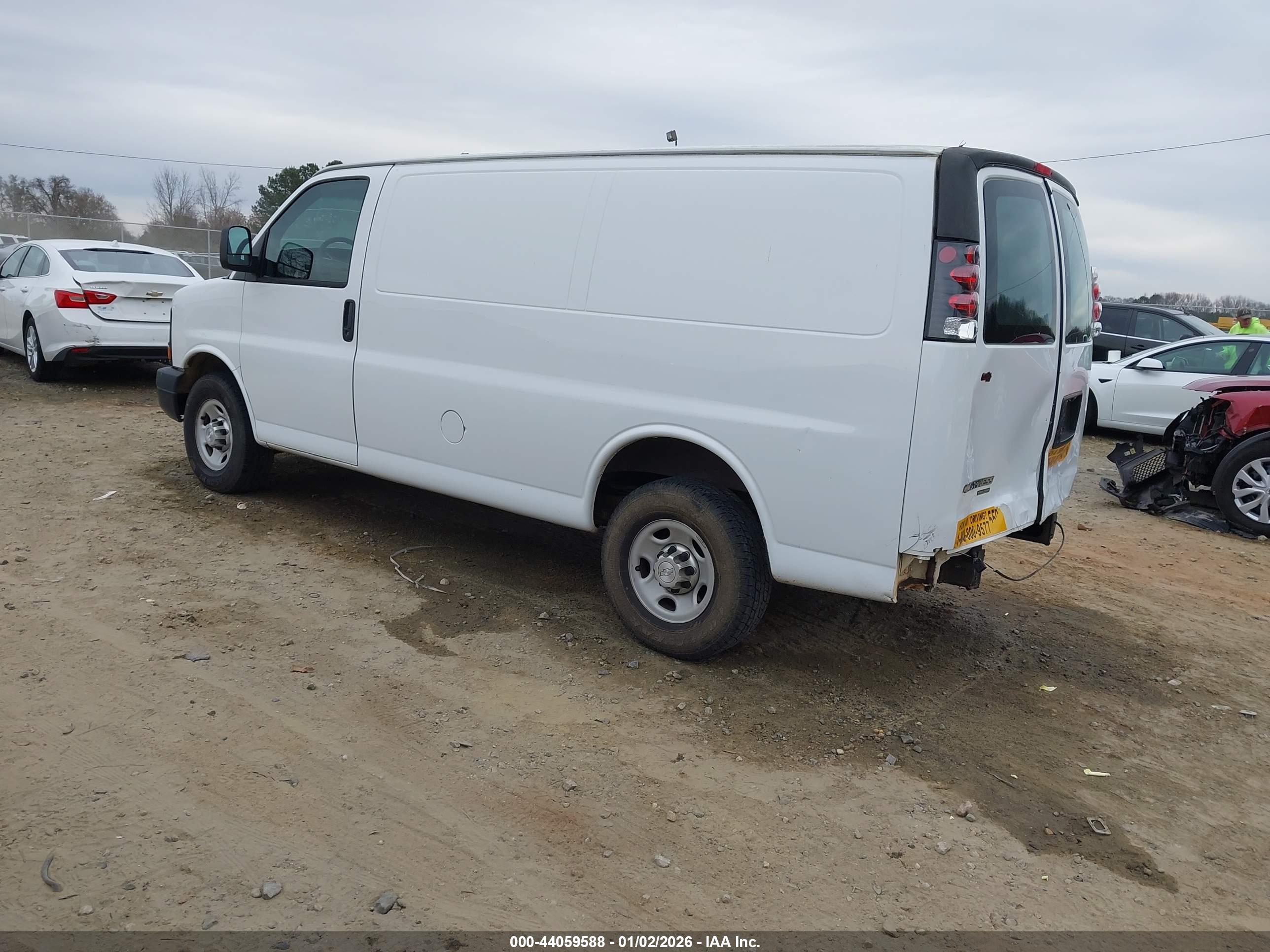 CHEVROLET EXPRESS image 3