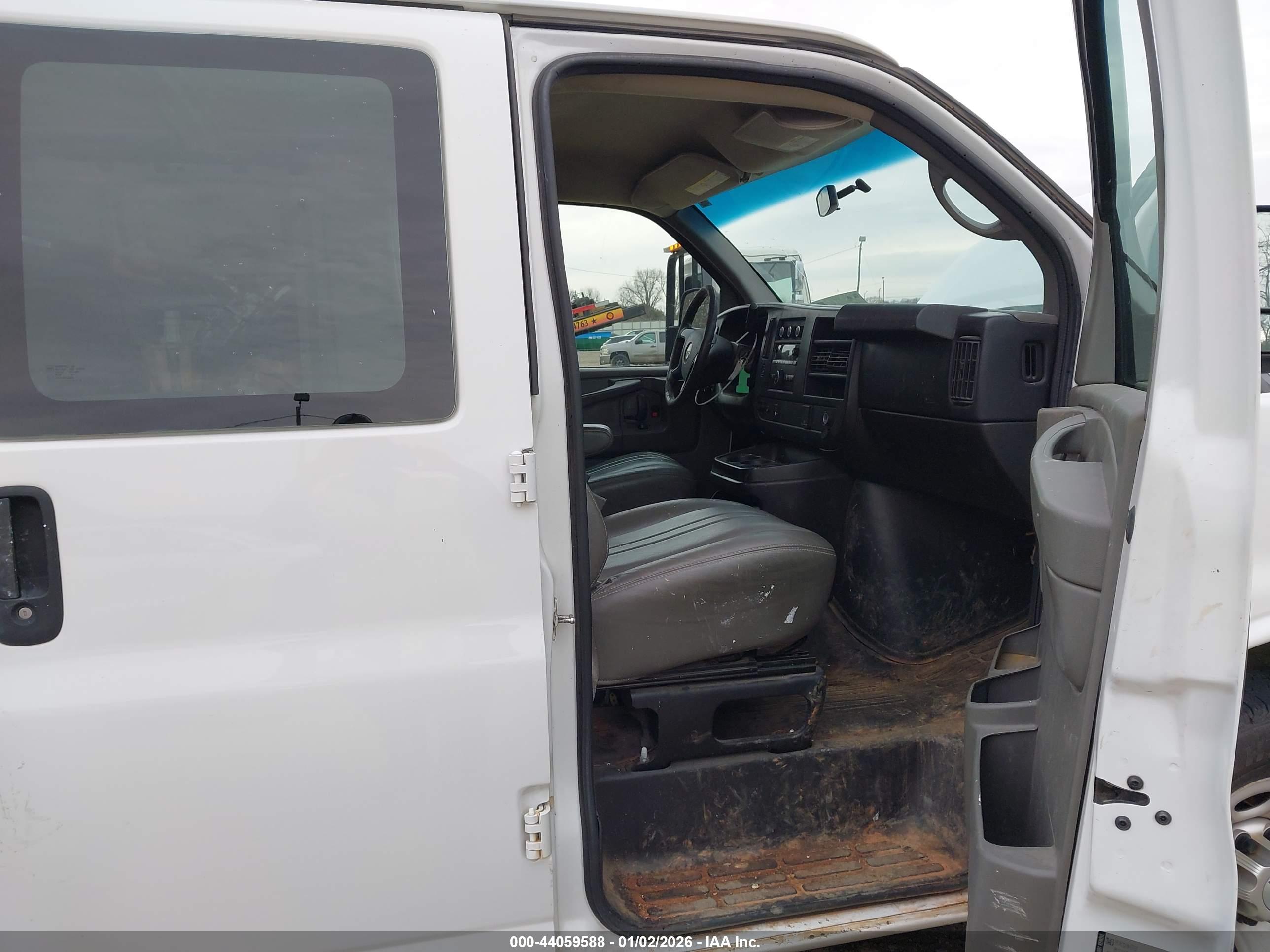 CHEVROLET EXPRESS image 5