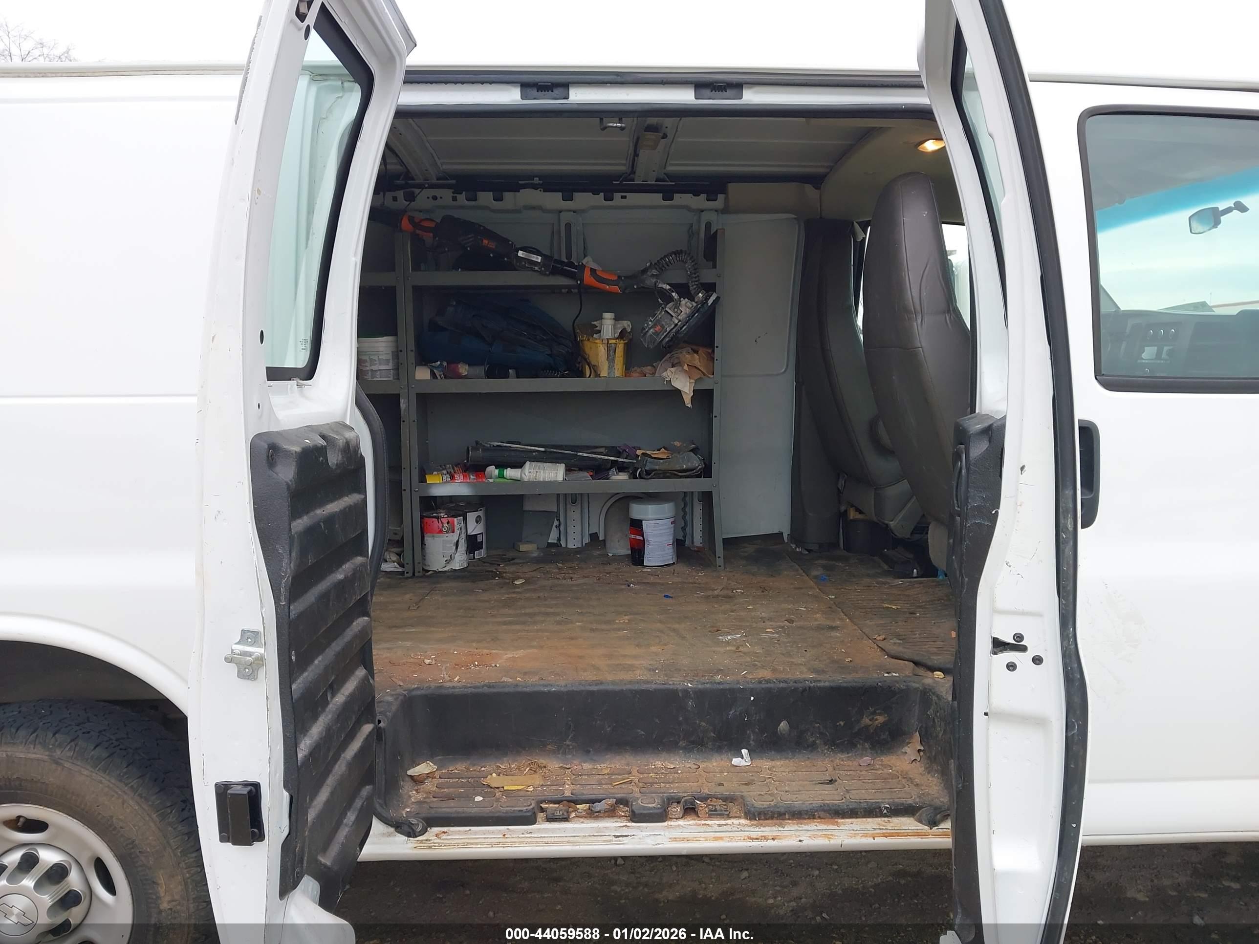 CHEVROLET EXPRESS image 8