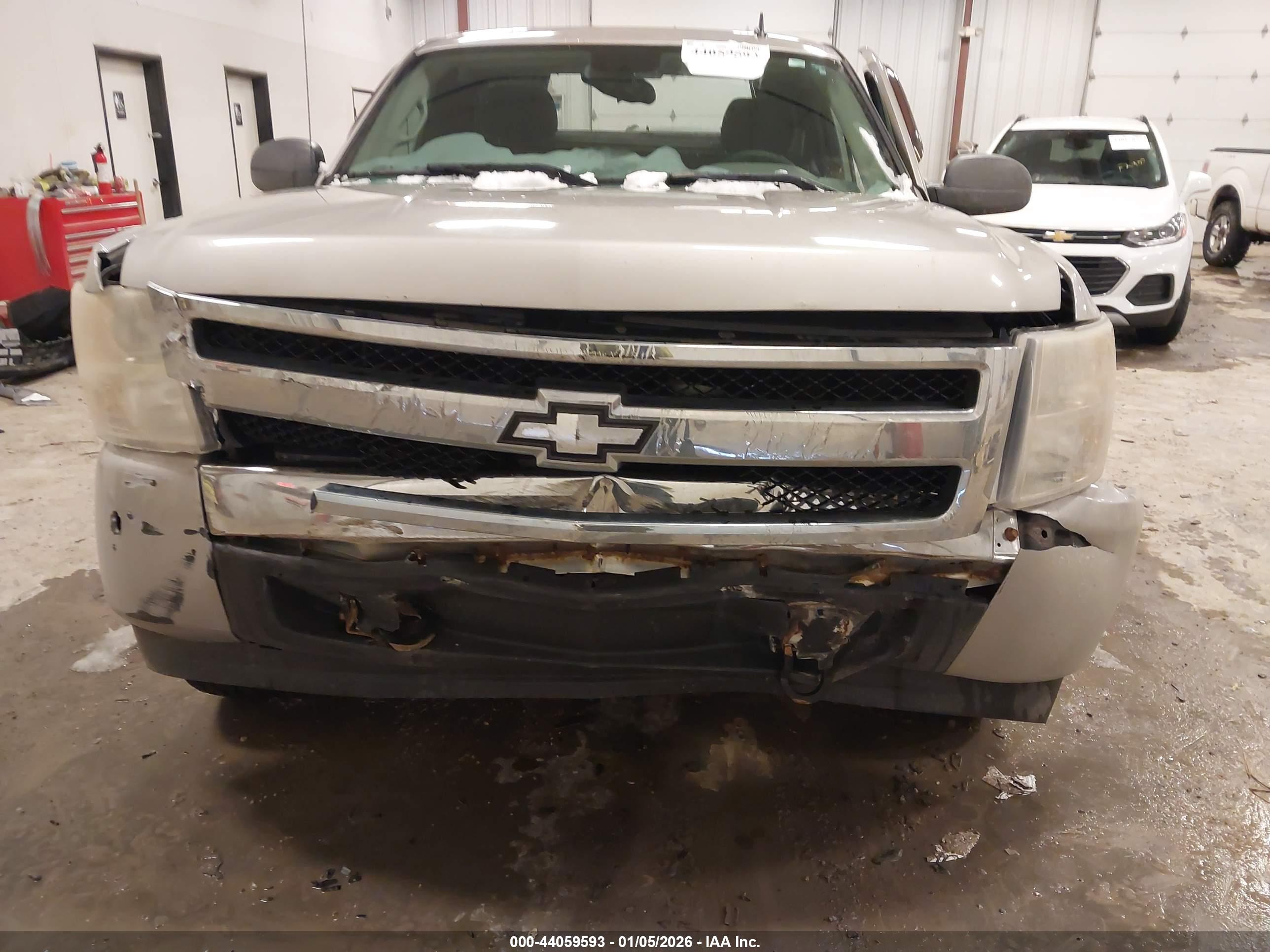 CHEVROLET SILVERADO image 6