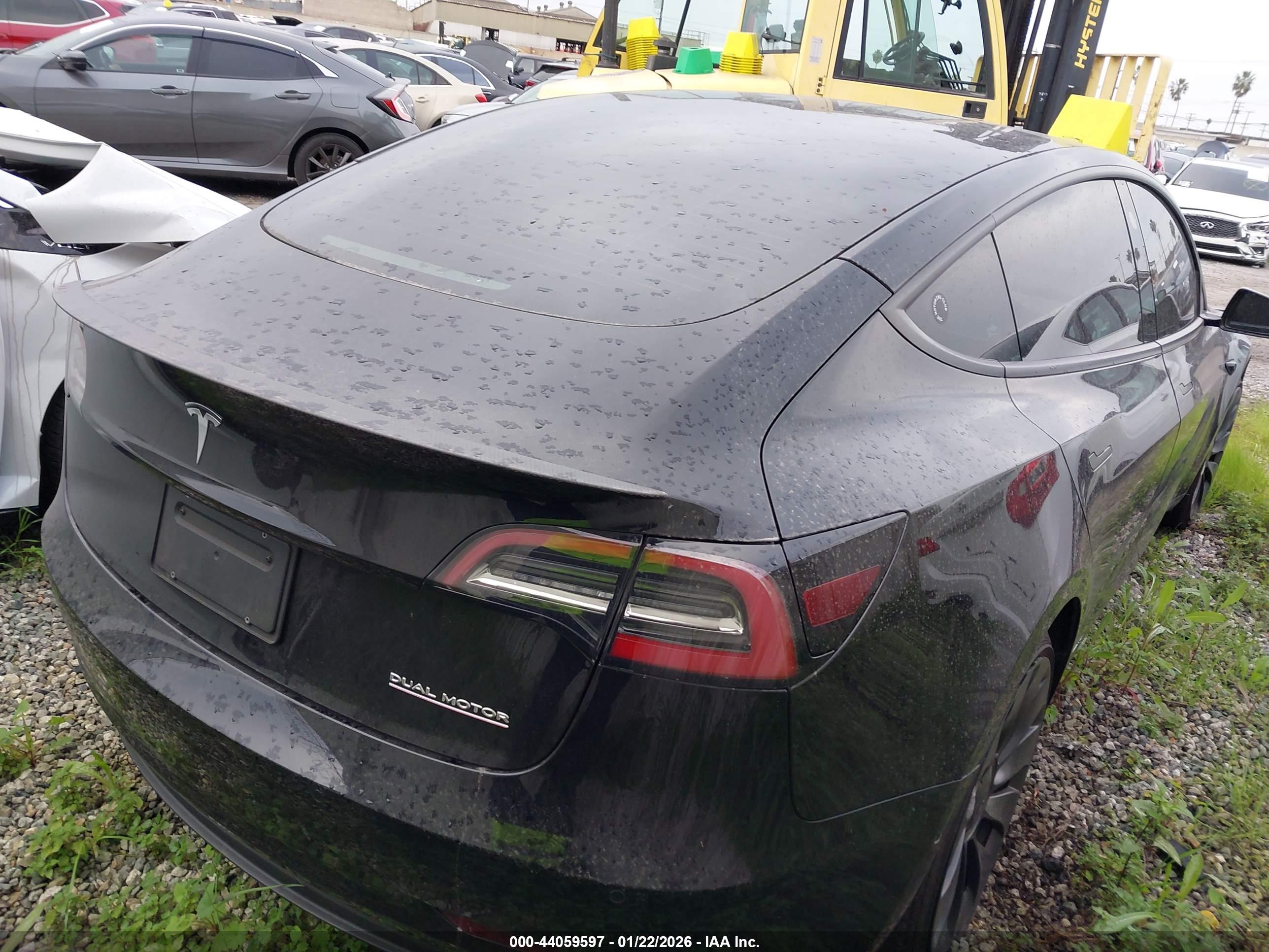 TESLA MODEL image 4