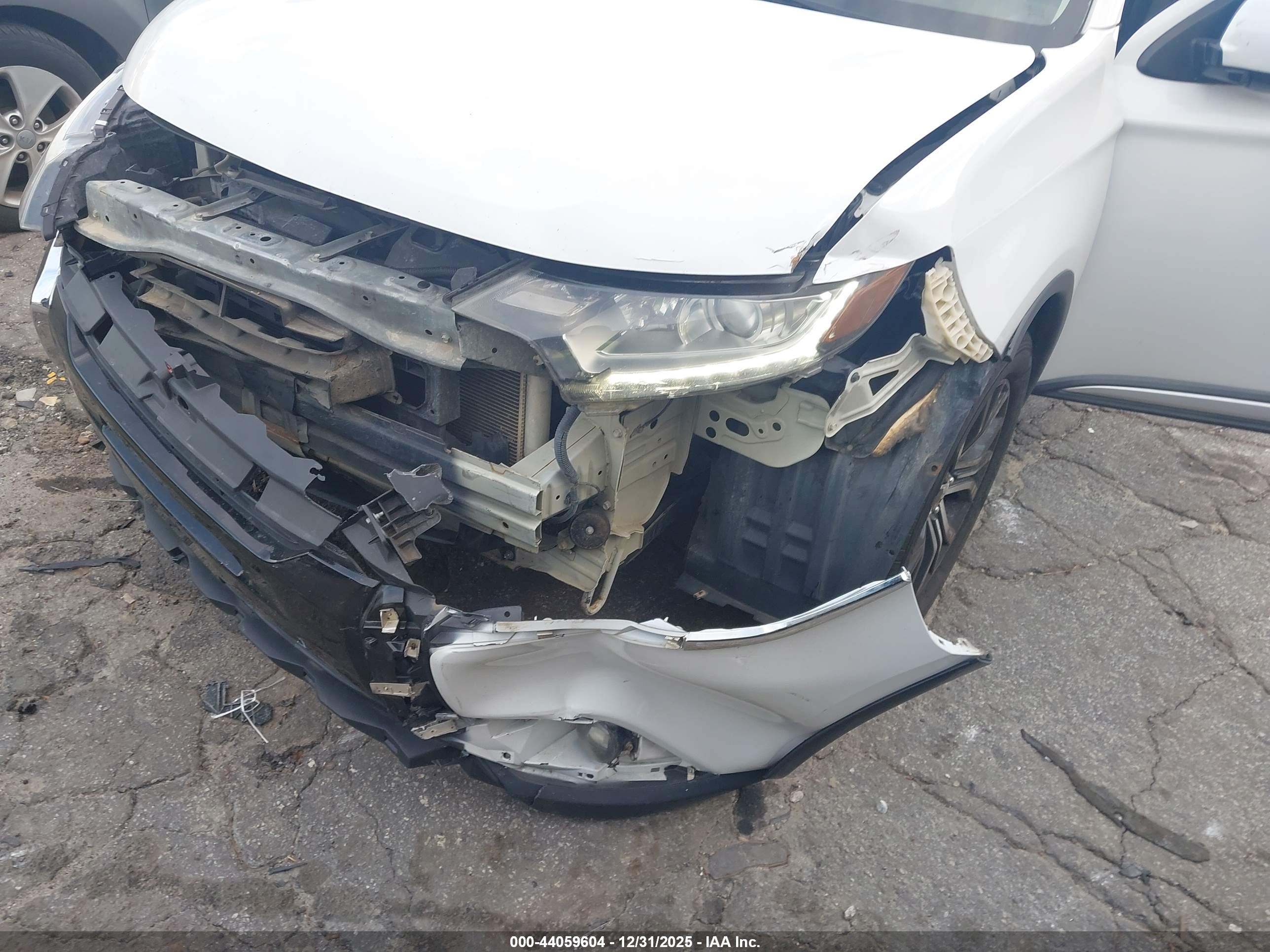 MITSUBISHI OUTLANDER image 6
