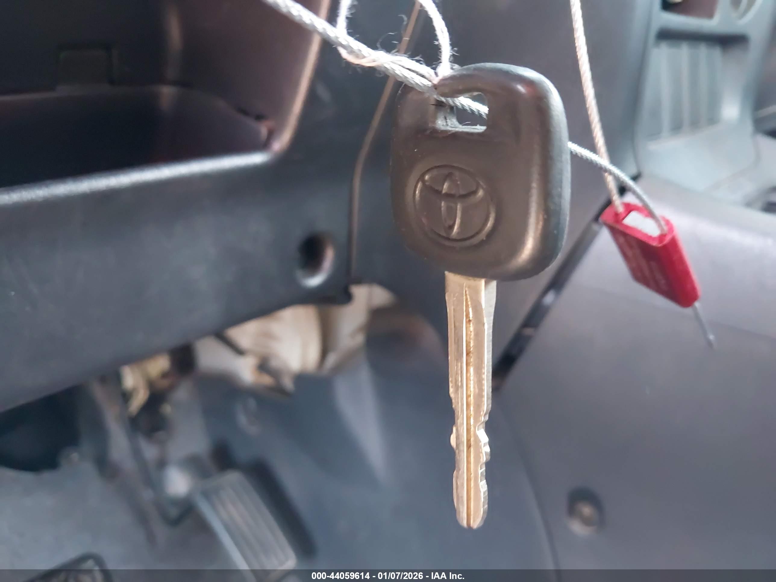 TOYOTA RAV4 image 11