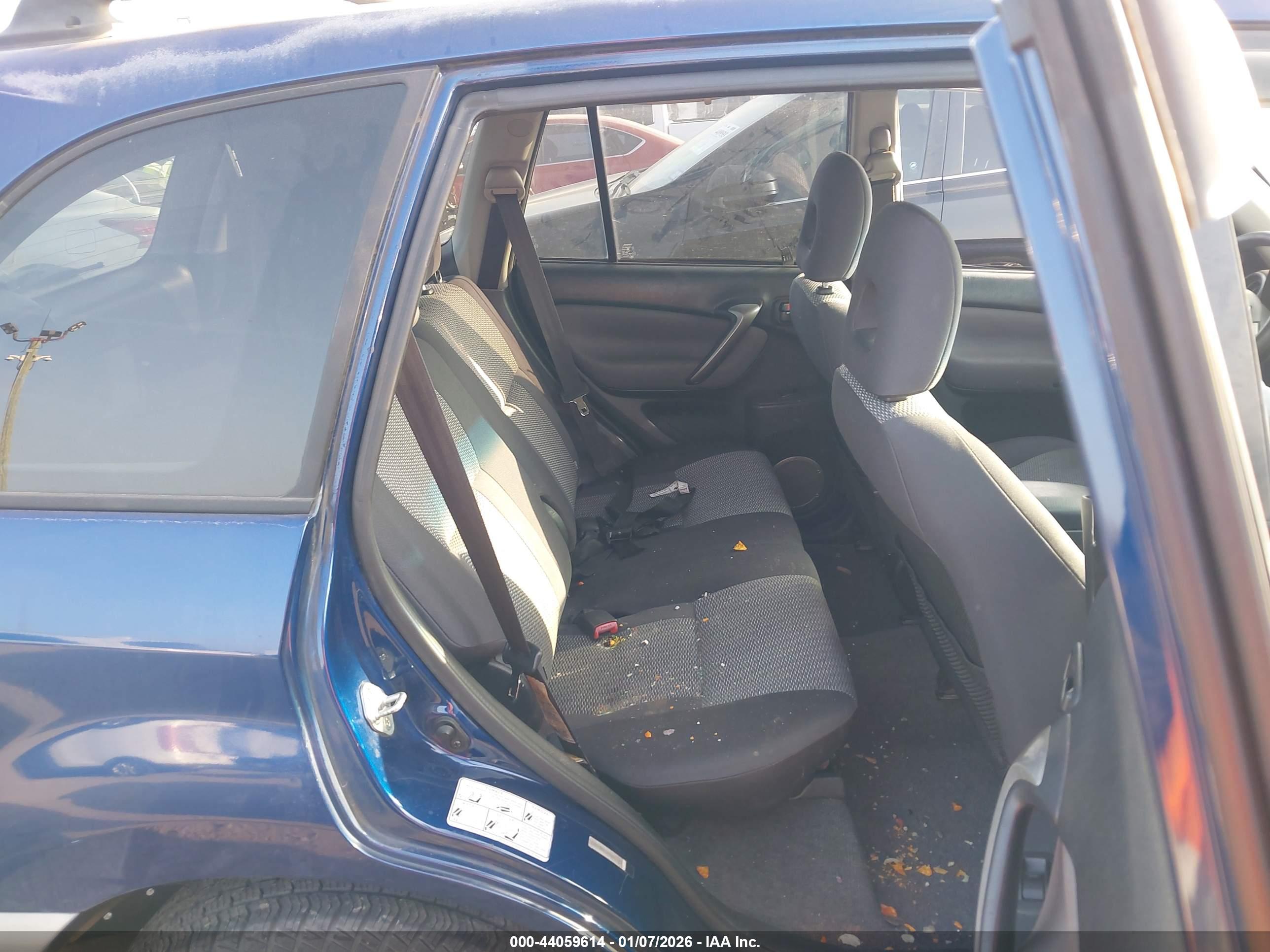 TOYOTA RAV4 image 8