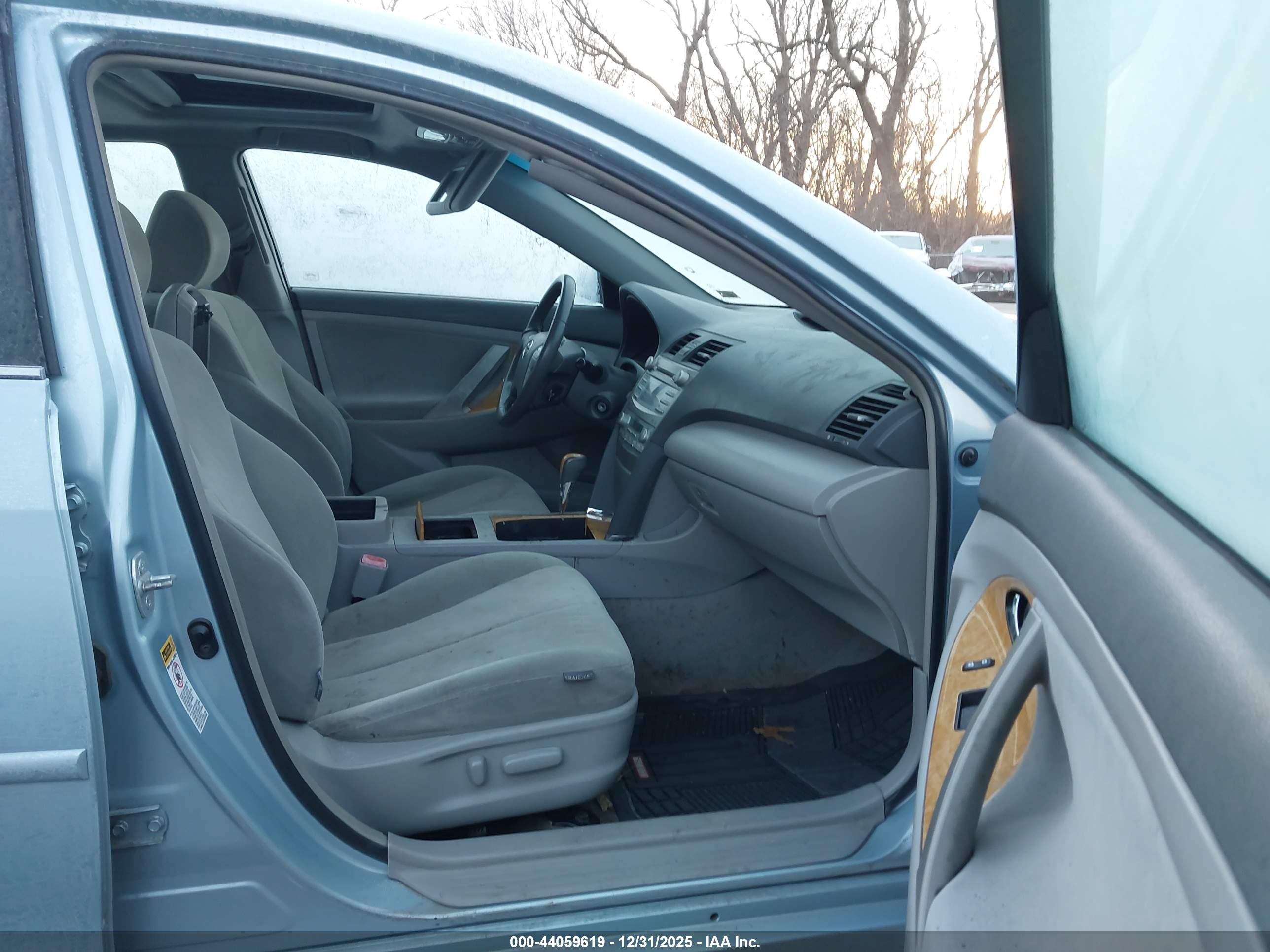 TOYOTA CAMRY image 5