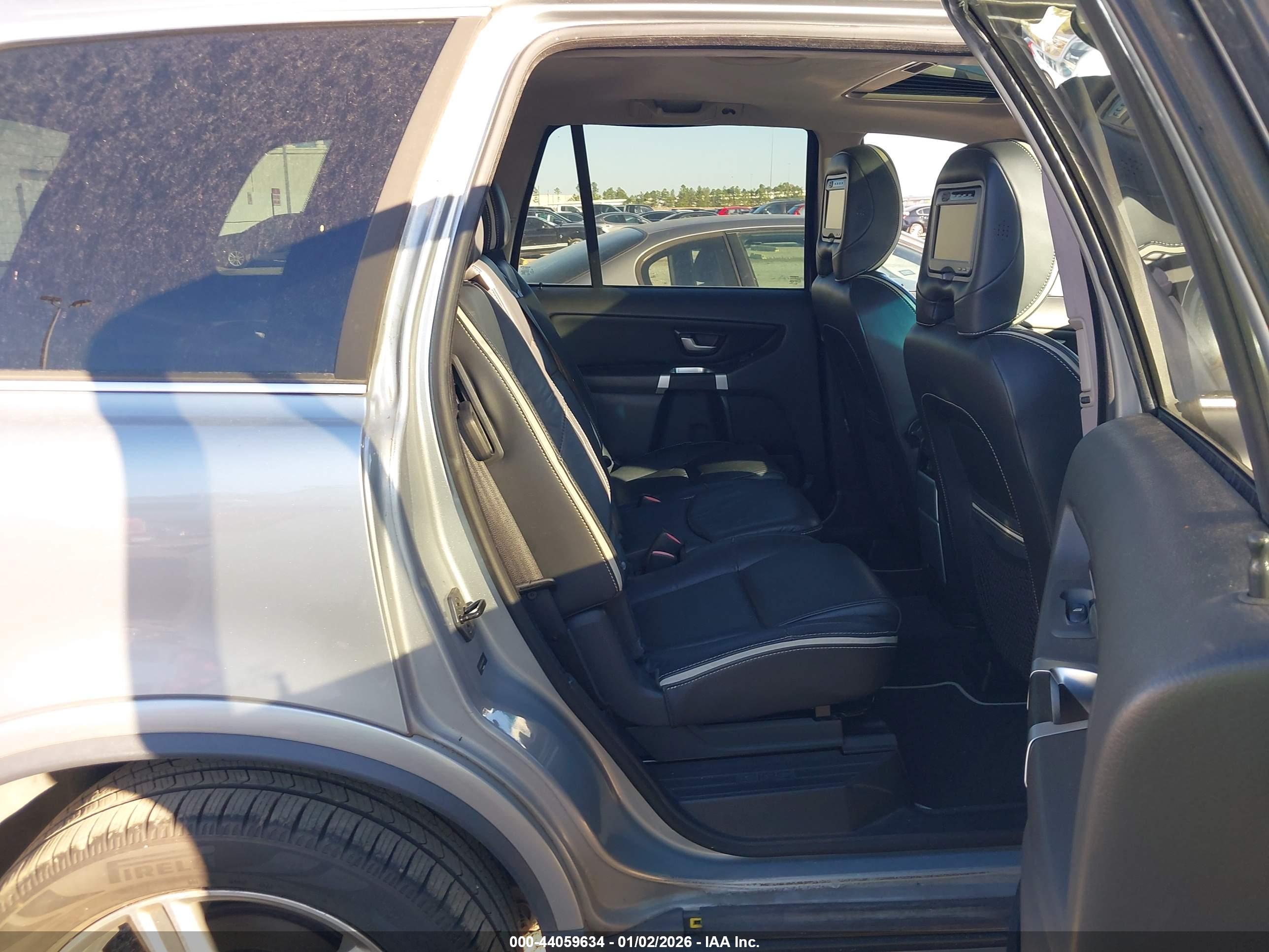 VOLVO XC90 image 8