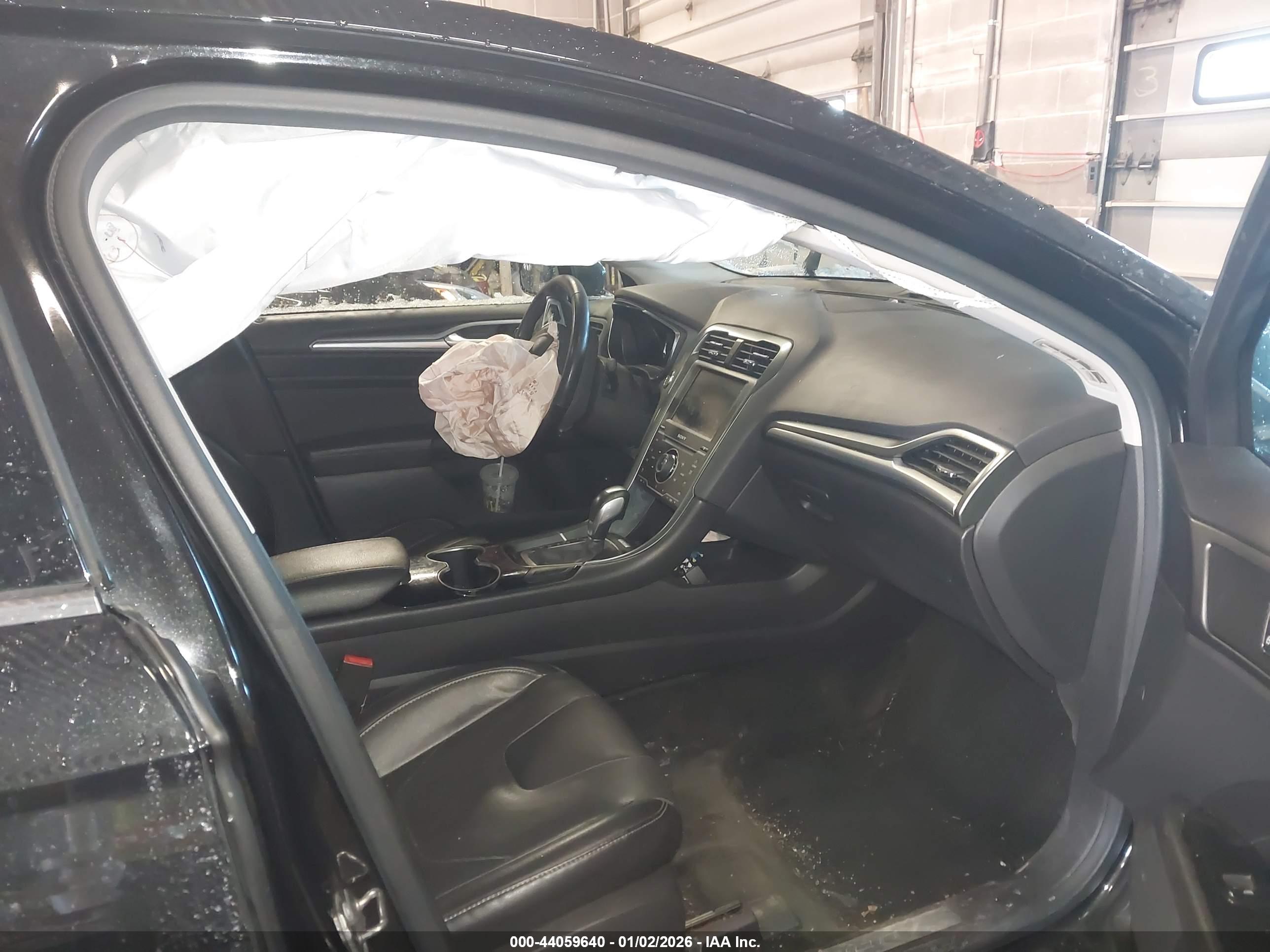 FORD FUSION image 5