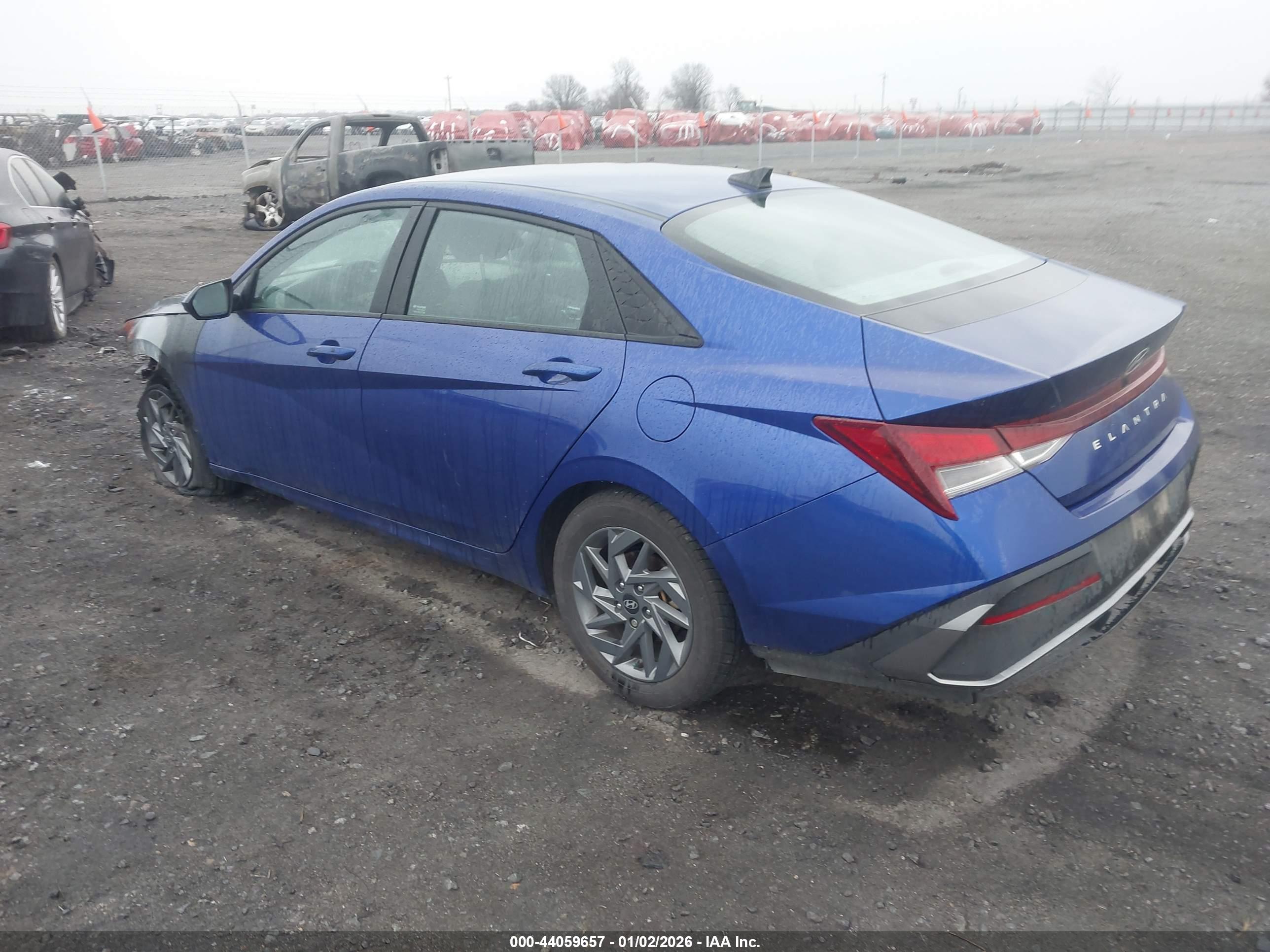 HYUNDAI ELANTRA image 3