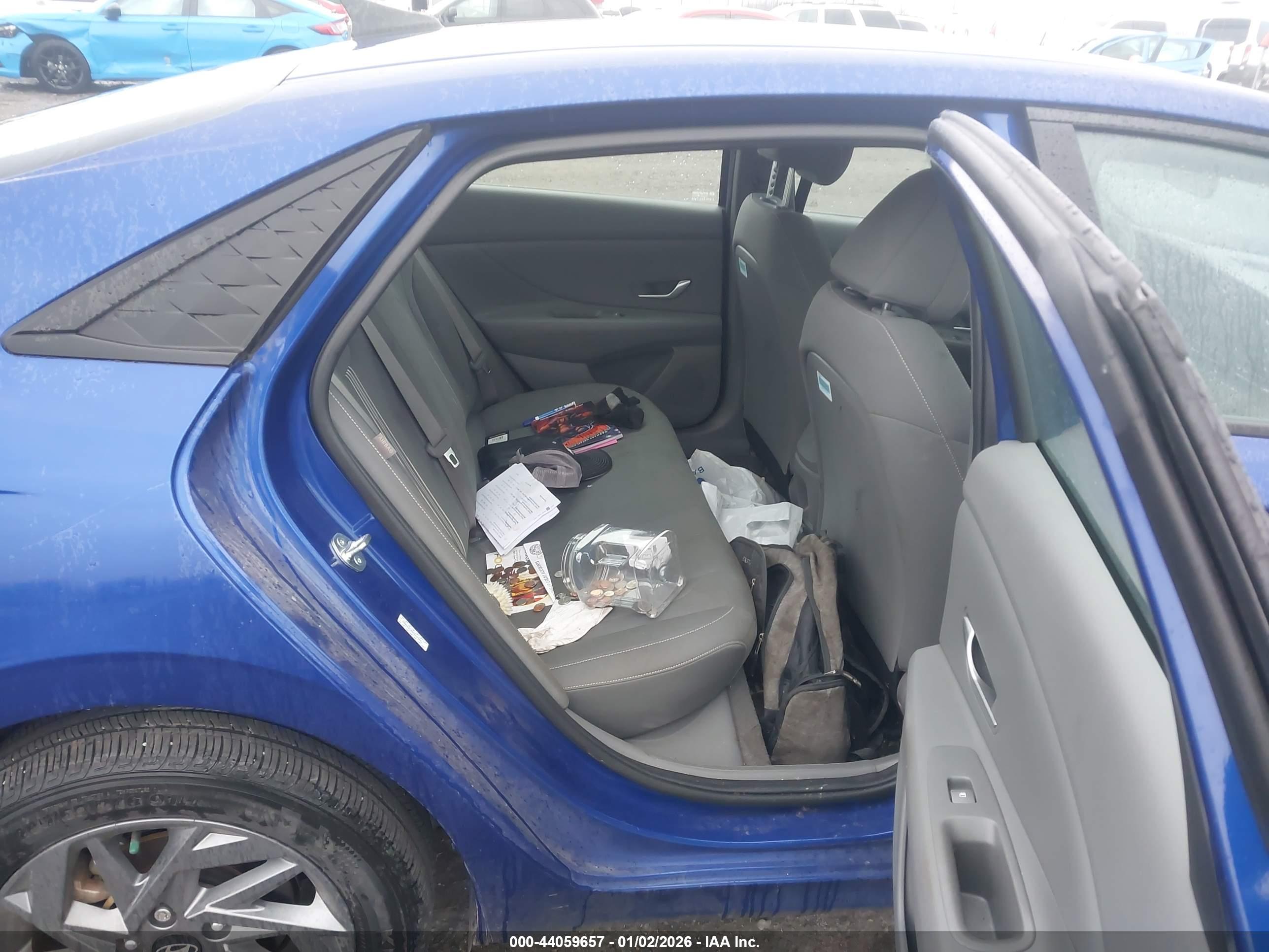 HYUNDAI ELANTRA image 8