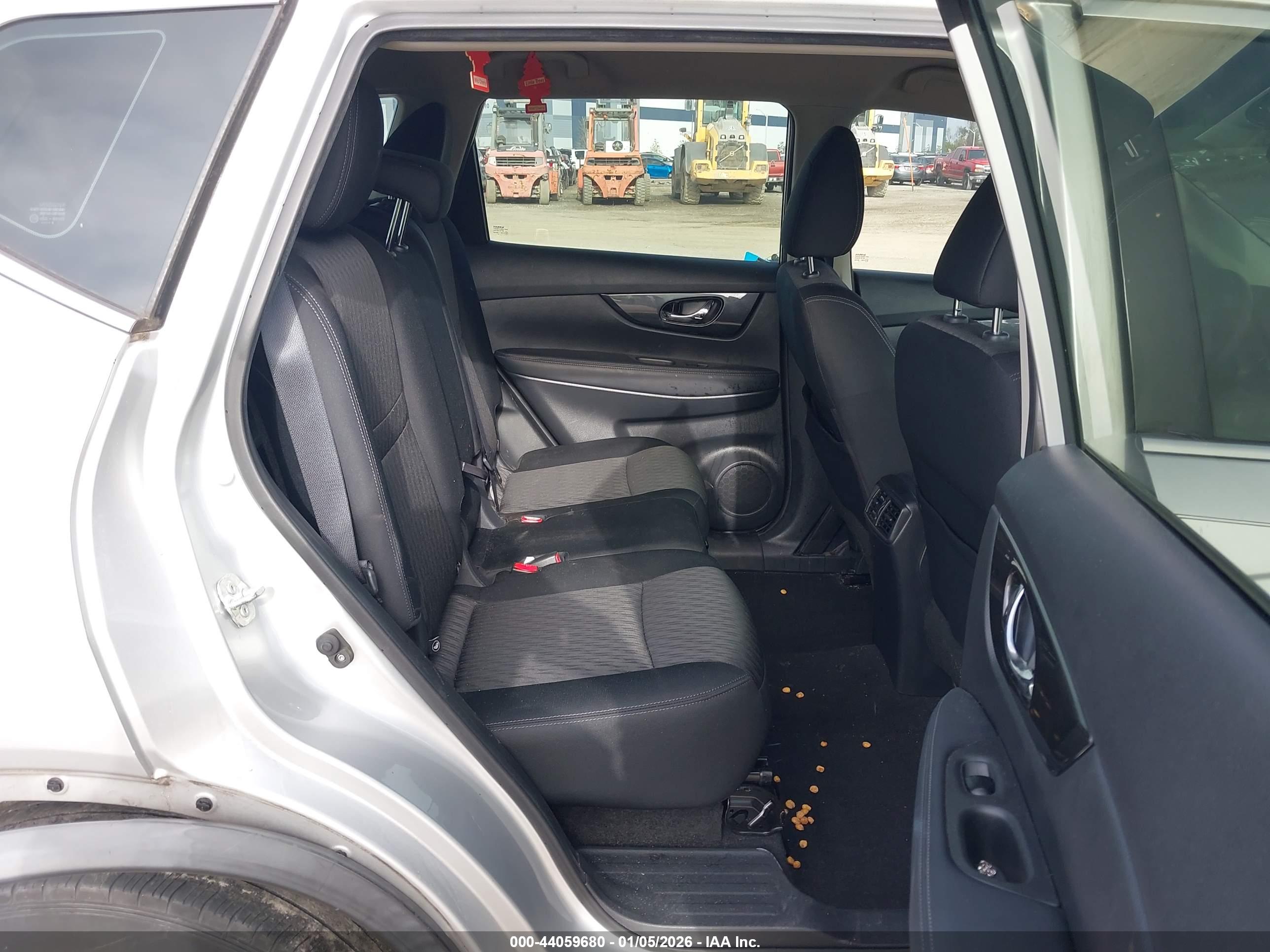 NISSAN ROGUE image 8
