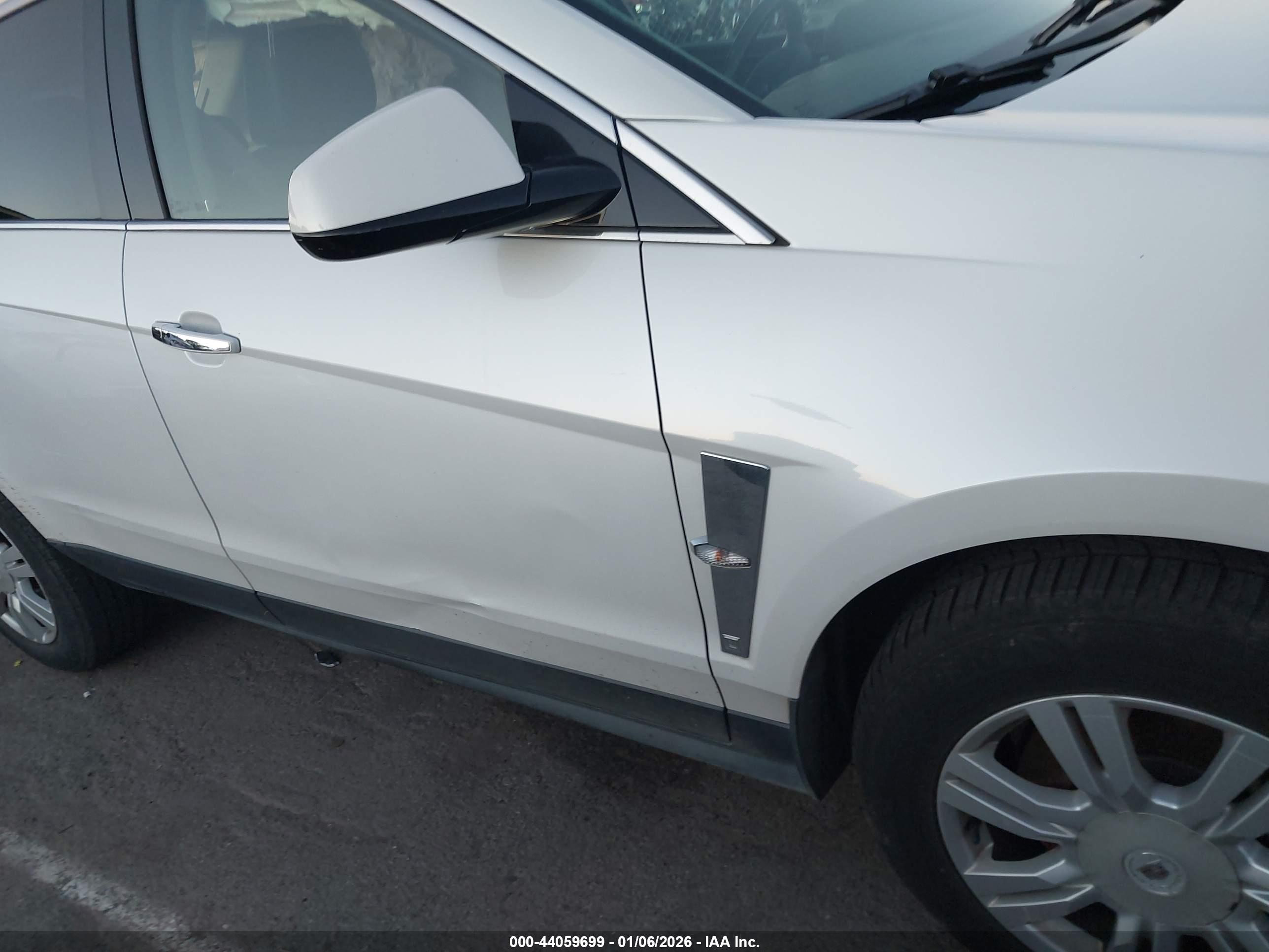 CADILLAC SRX image 6