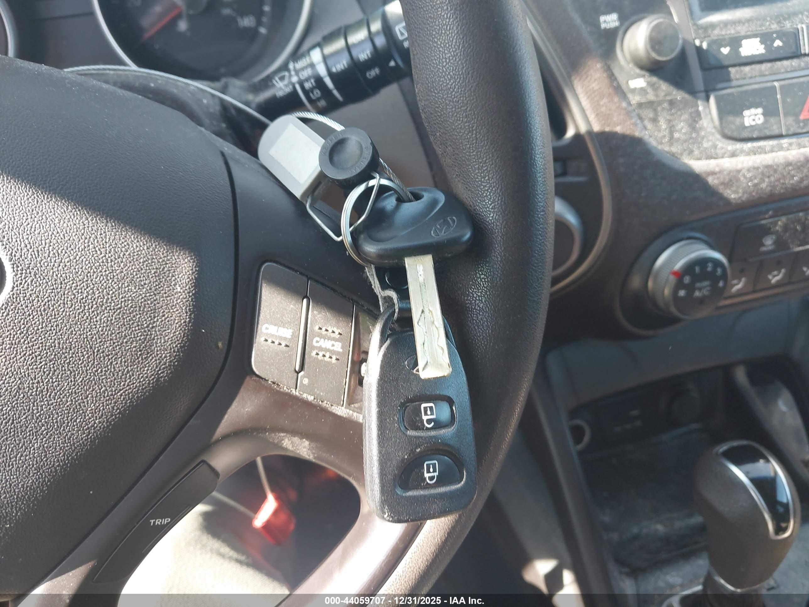 HYUNDAI TUCSON image 11