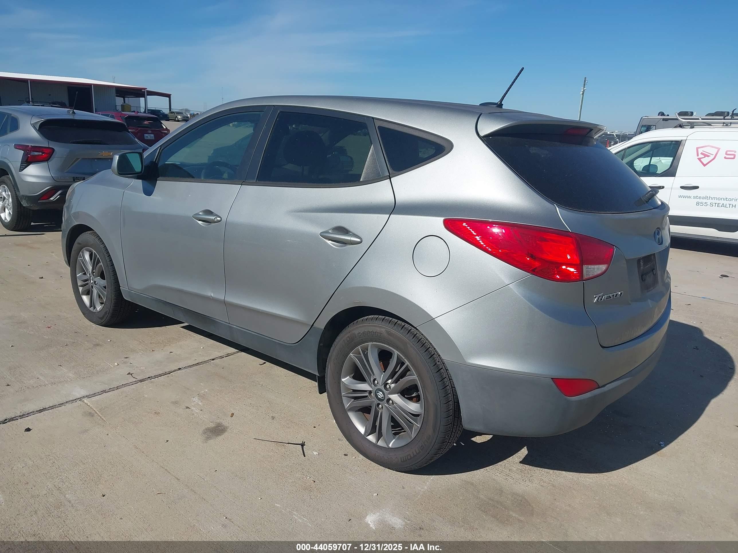 HYUNDAI TUCSON image 3