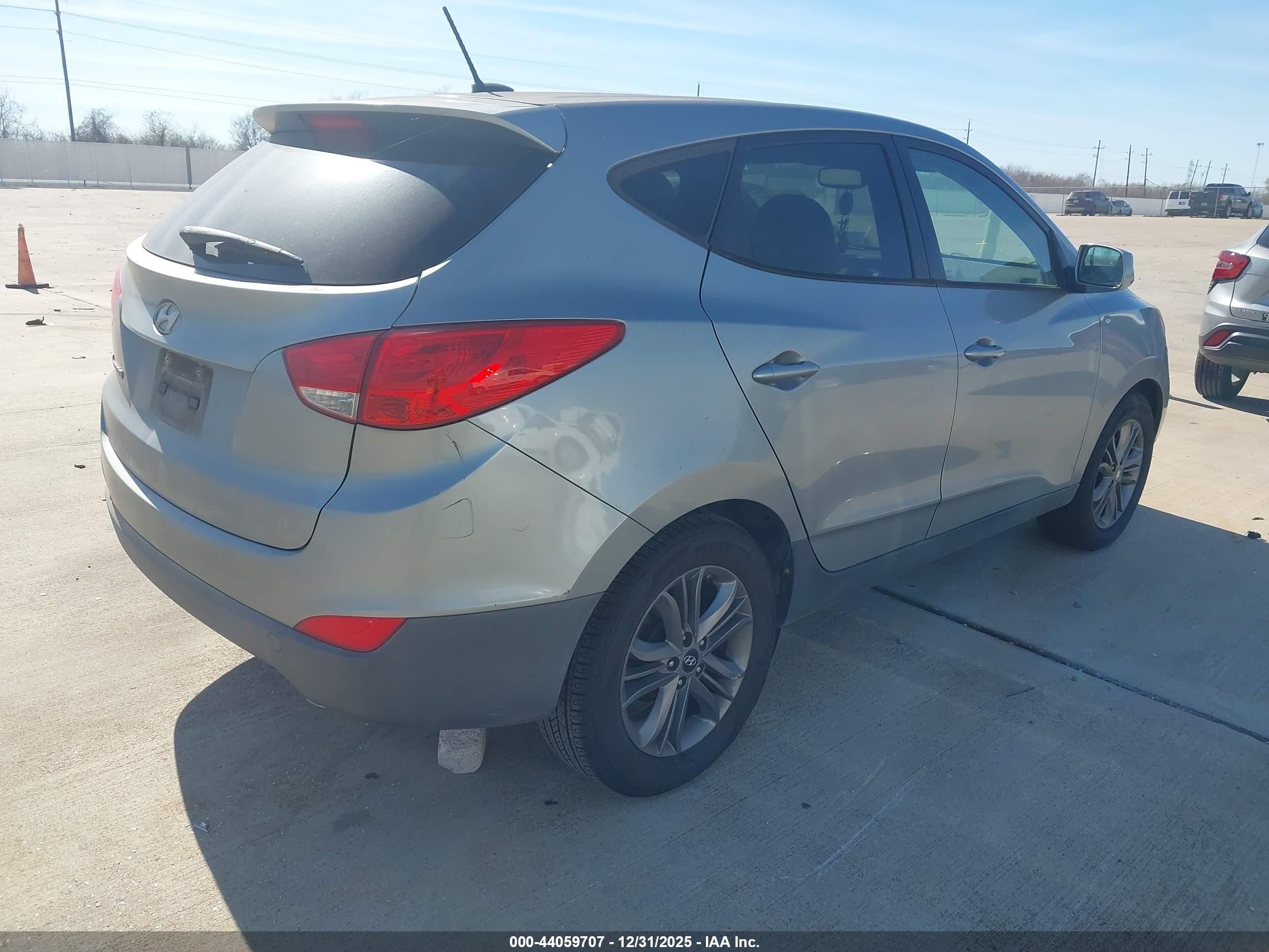 HYUNDAI TUCSON image 4