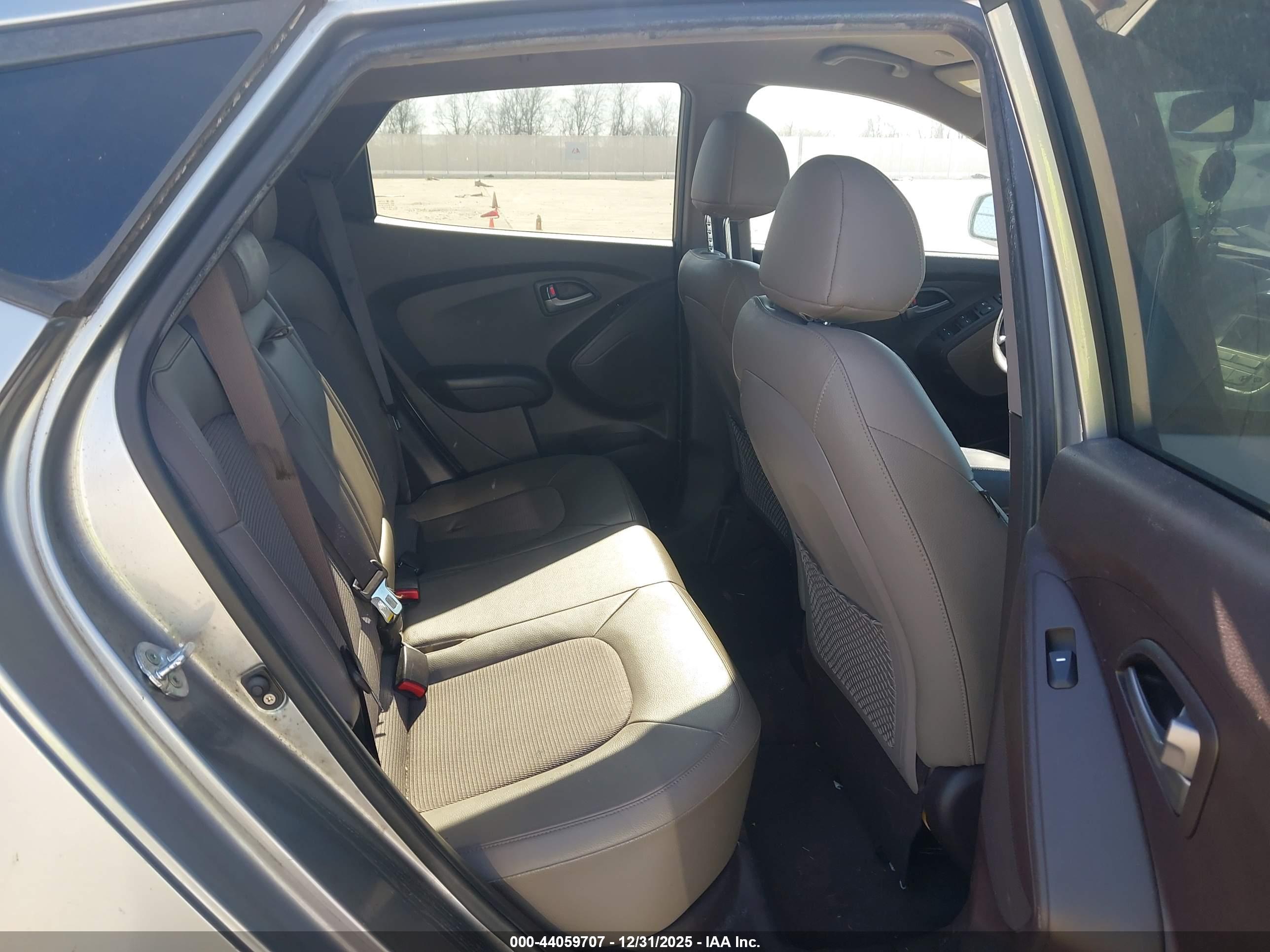 HYUNDAI TUCSON image 8