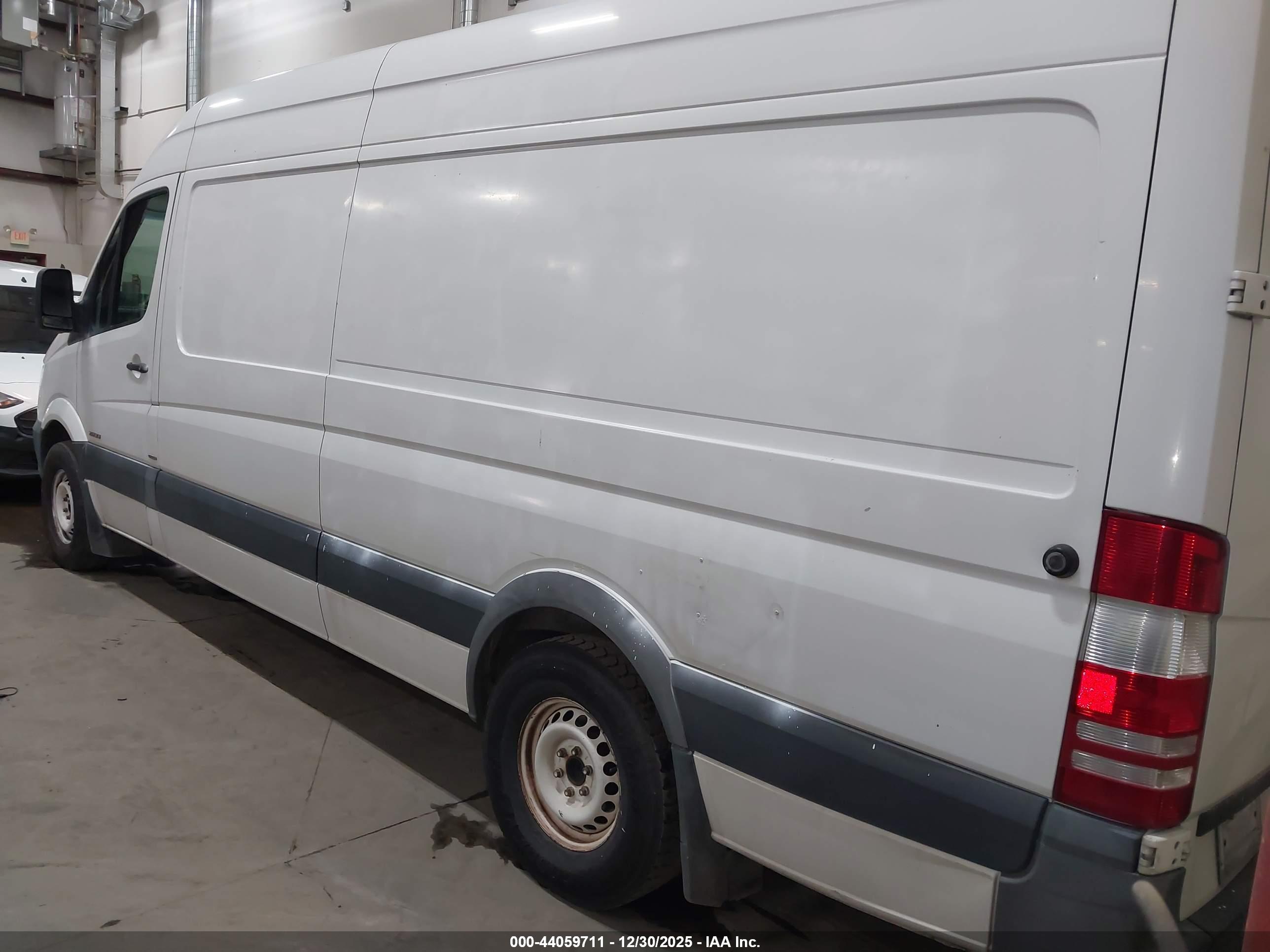 MERCEDES-BENZ SPRINTER image 3
