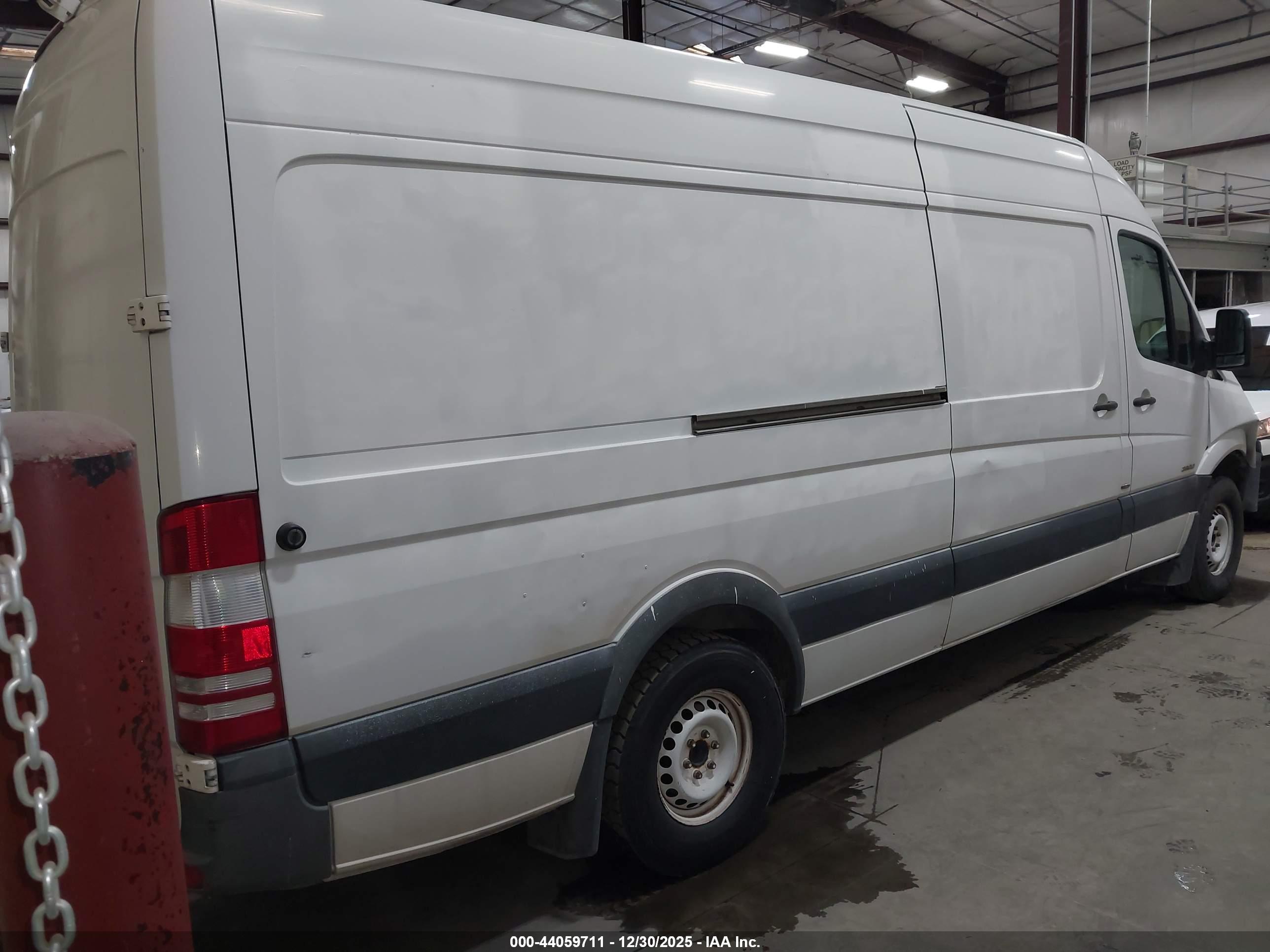 MERCEDES-BENZ SPRINTER image 4
