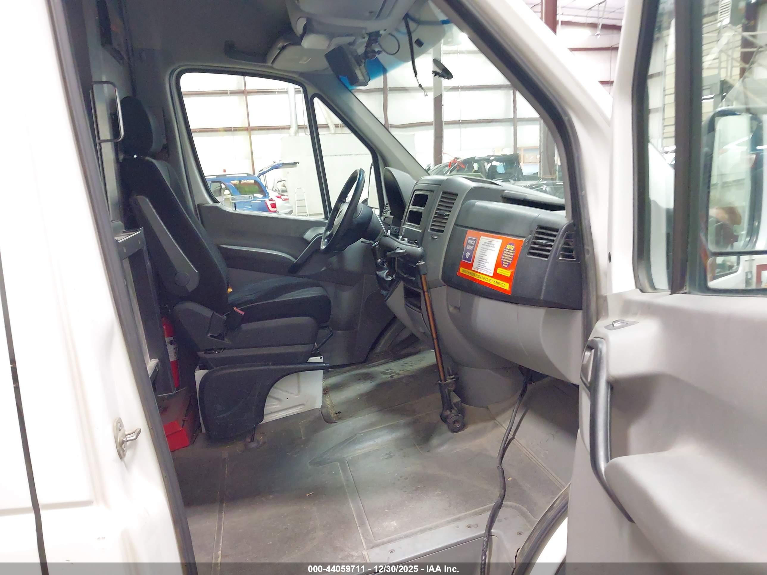 MERCEDES-BENZ SPRINTER image 5