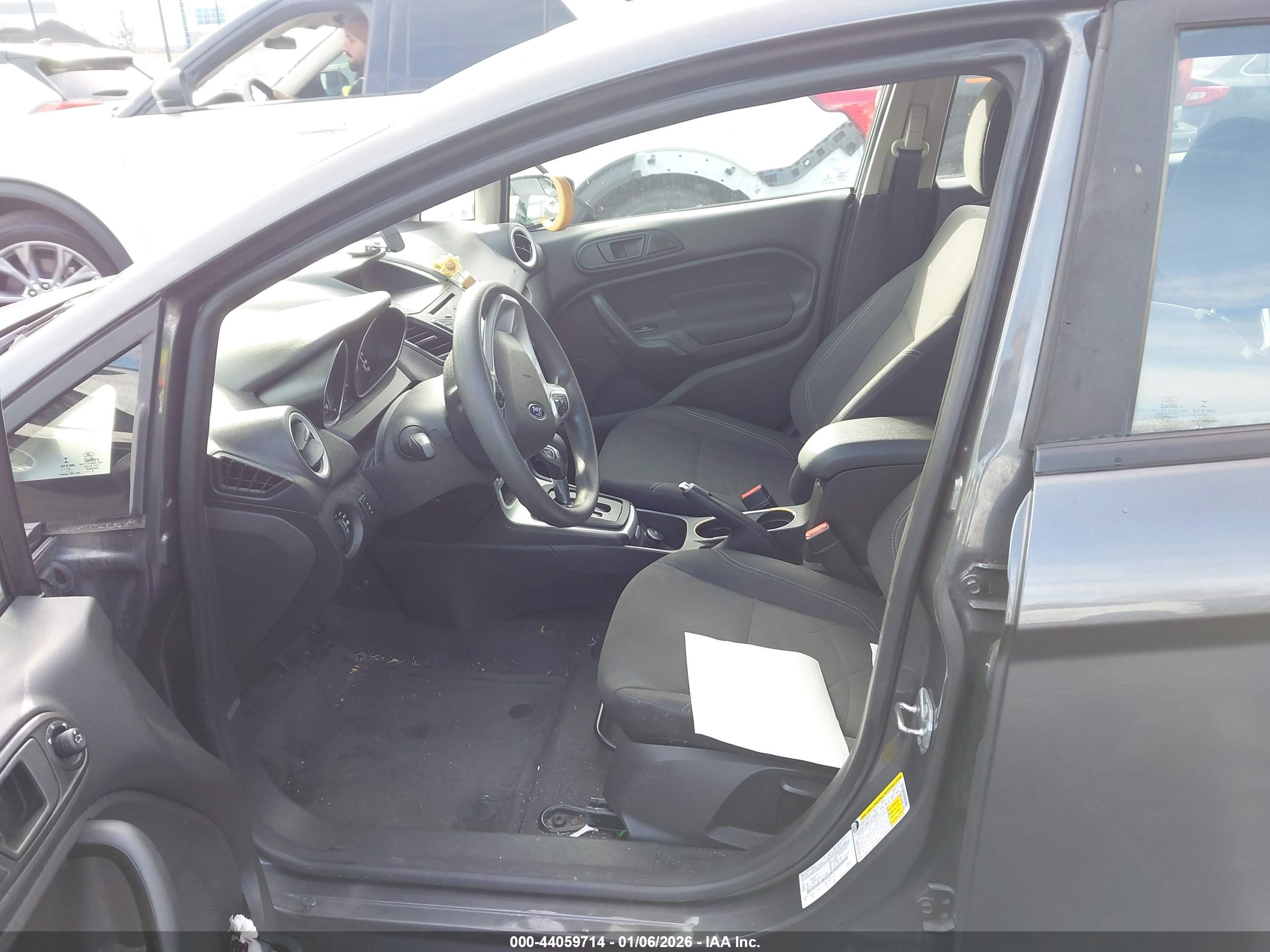 FORD FIESTA image 5